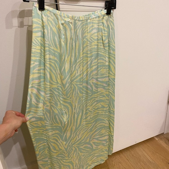 animal print green satin midi skirt NWT | Poshmark