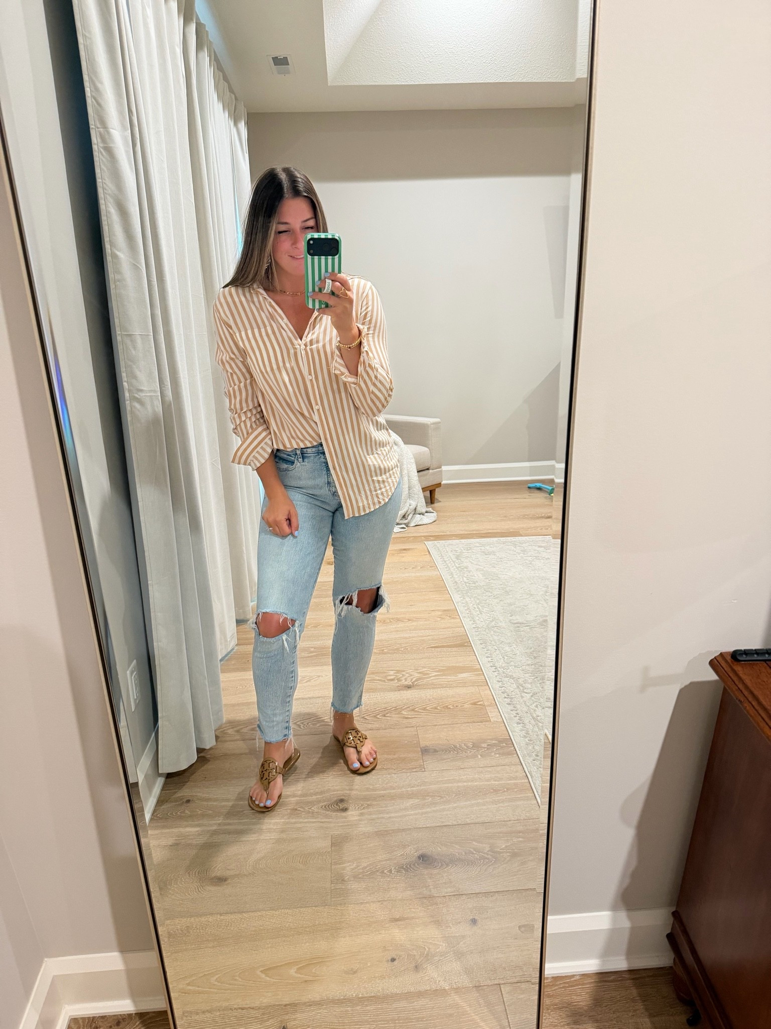 Sunday outfit // button down & jeans