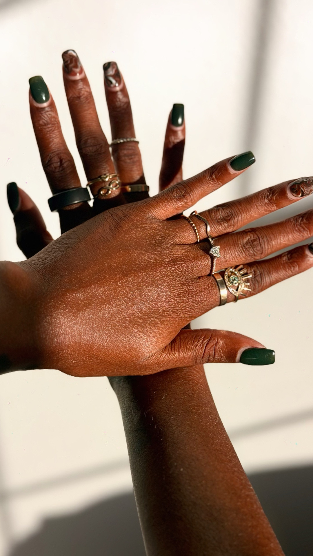 💅🏾This hand care ritual is the first of my Goddess Reset series— a collection of intentional self-care routines designed to help me slow down, decompress, and support my nervous system through mindful, everyday rituals. This is one of my simpler (and quicker) routines but one of my favorites because it makes your hands sooo freaking soft. 

Also FYI- If my nails weren’t already done, I’d include the gel/uv light process after step 5 😉

Follow along this series as I show you my tips and secrets for superior hygiene and self care. Catch you in the next video 🤗🤍



#selfcare #series #goddessreset #hygienetips #bodycare

#LTKgrwm #LTKvlog #LTKselfcare