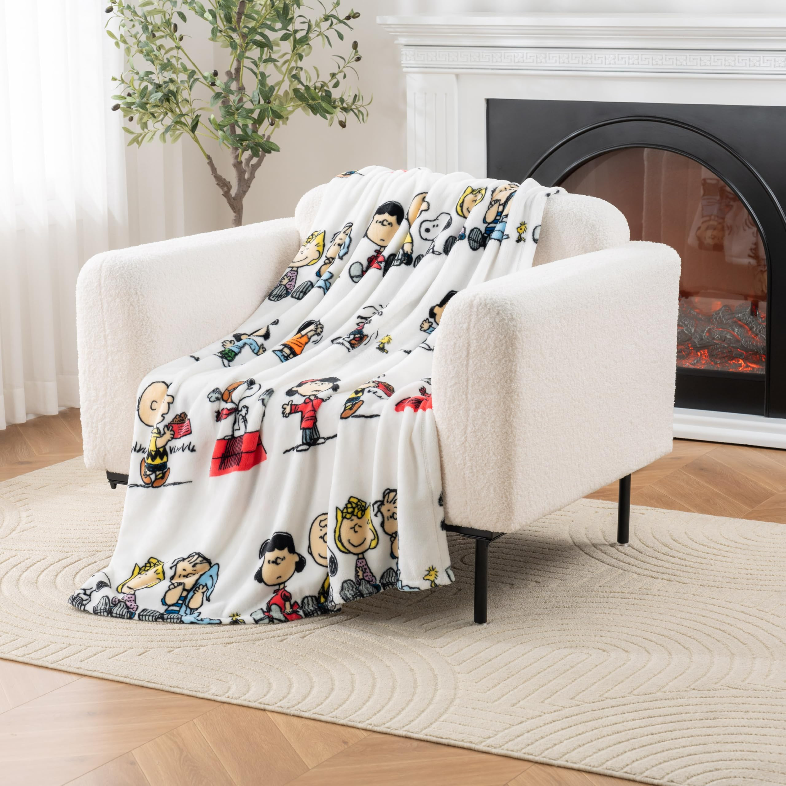Berkshire VelvetLoft Peanuts Snoopy Cute Character Plush Throw Blanket, Peanuts Gang, Throw (55" ... | Amazon (US)