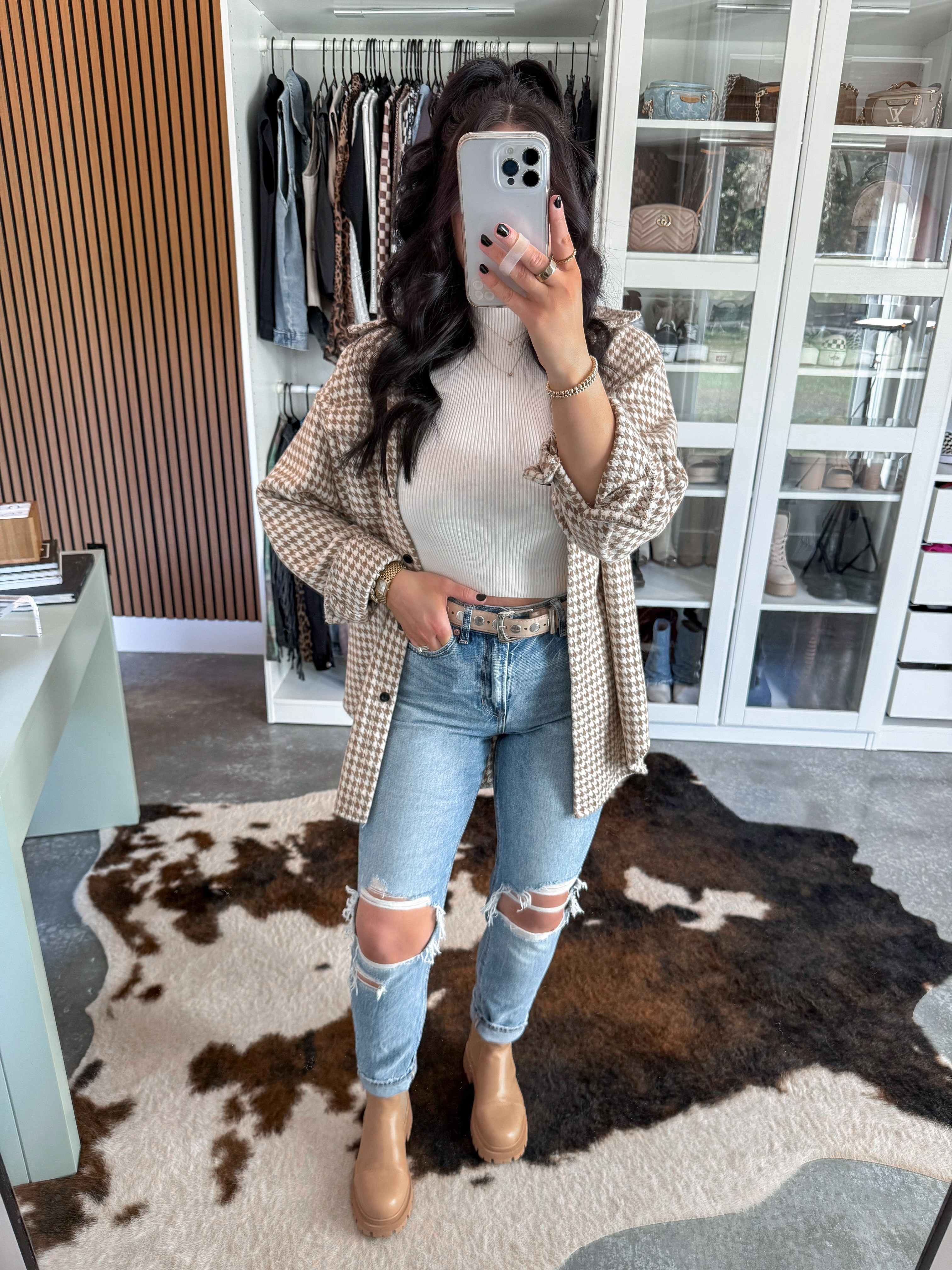 Casual Neutral Thanksgiving Outfit 🤍

Ribbed Tank - small
Shacket - small
Belt - 27-31
Jeans - 4

*You can use my code meghan20 on the allie + bess site to save some money!

If you like to keep it cute and casual for Thanksgiving - this outfit is perfect for you! Paired this neutral oversized houndstooth shacket over this ribbed high neck tank top & finished the look with some ripped American Eagle jeans & my neutral chelsea boots! (You could also do leggings instead with a black top if you want to be super comfy.) 

 

 #LTKFindsUnder50 #LTKFindsUnder100 #LTKShoeCrush