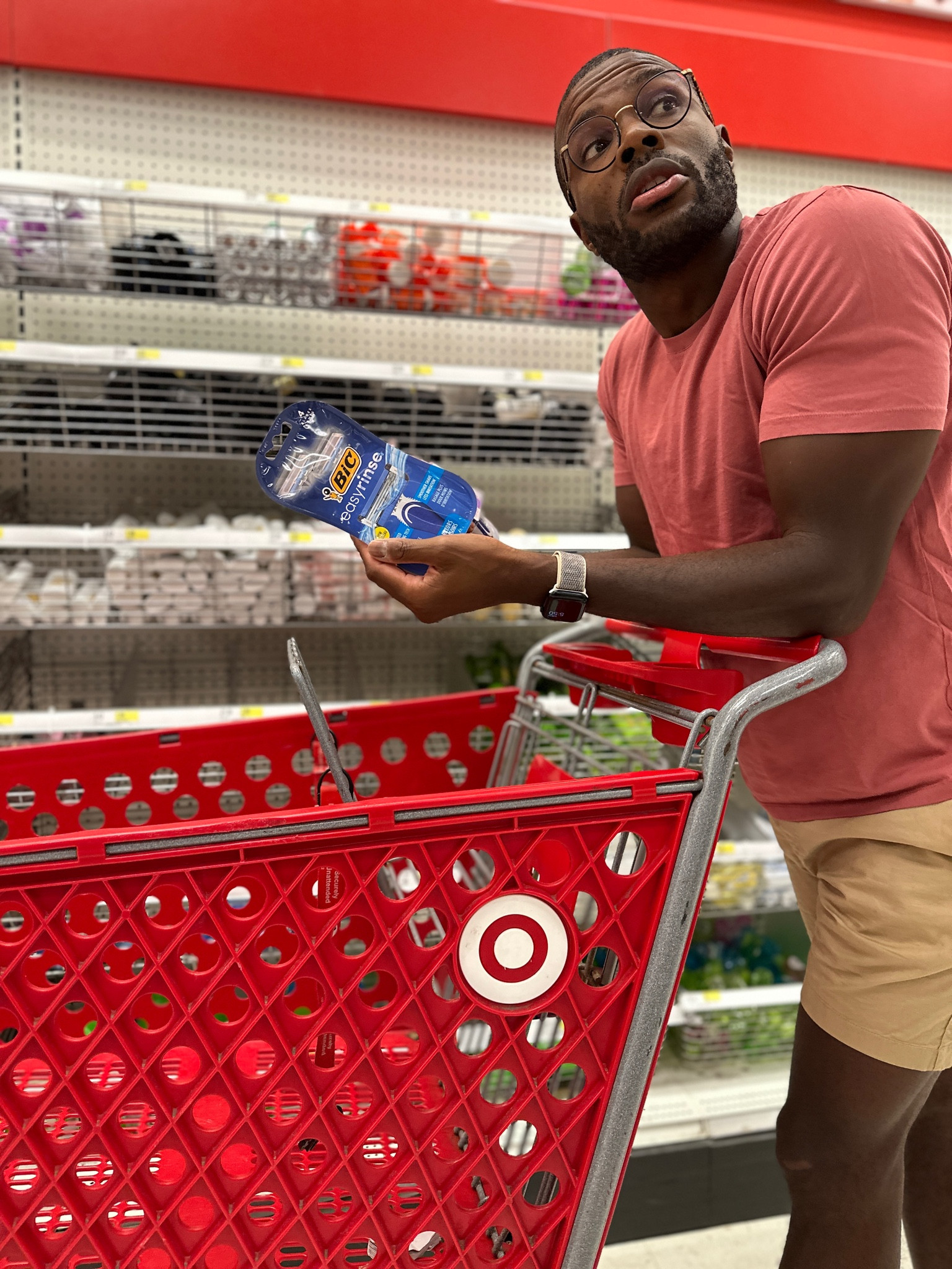#ad #BICPartner Pro Tip: Never wear a red shirt to @target. 

People are asking me where the produce aisle is & I'm just here to grab these @bicrazors EasyRinse razors. That's All I want: All shave, No clog, with patented anti-clogging technology, lasting up to 30 shaves per pack.* Now let me hurry up and get outta here before someone else asks me to help them carry a TV to their car. 

Avg Frequency MEN 3x/week & WOMEN 2x/week, 2ct disposable packs with up to 30 shaves per pack.*

#LTKFind