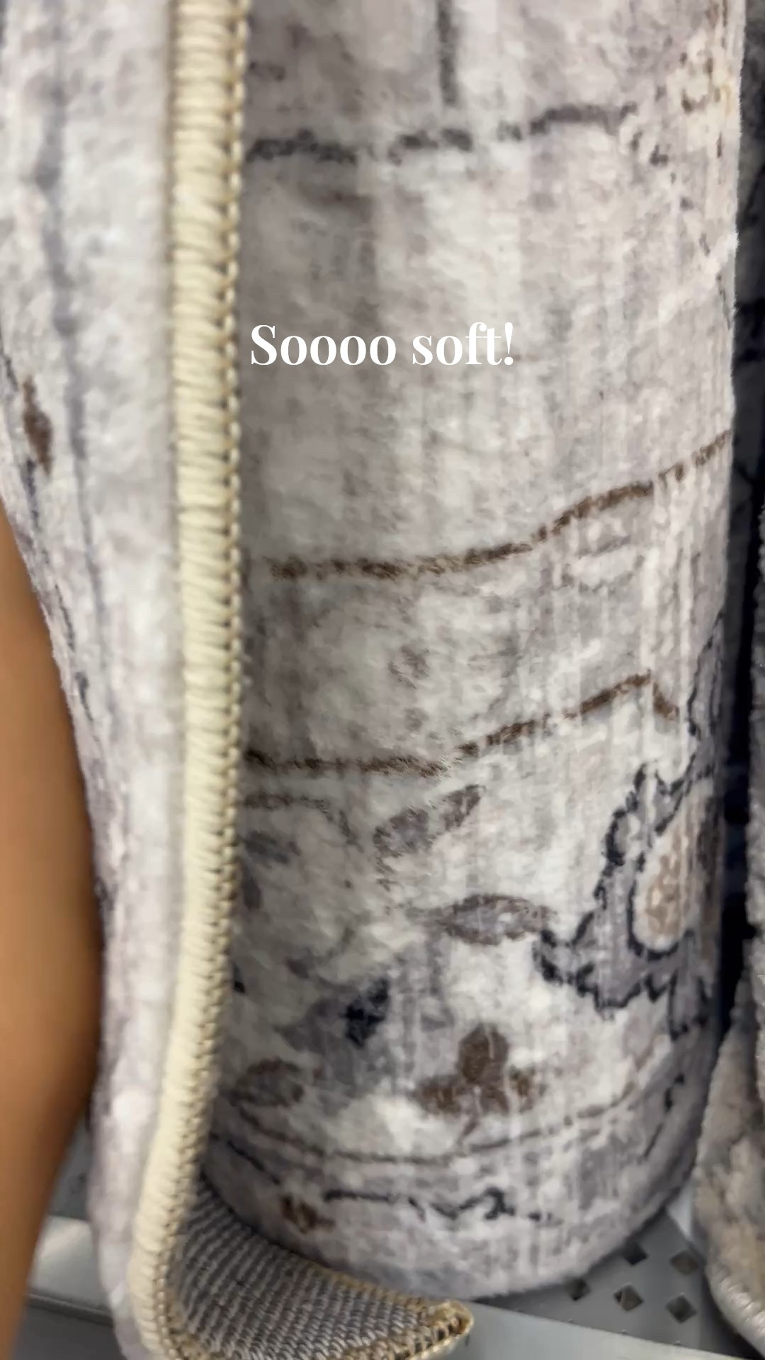 Ridiculously soft rug. If you don’t believe me, read the reviews.

#LTKFindsUnder100 #LTKHome