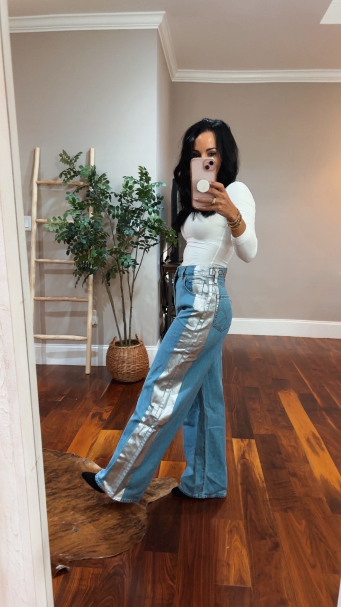 Silver stripe Levi’s on sale!
Really fun for the holidays 


#LTKSaleAlert #LTKStyleTip #LTKFindsUnder50