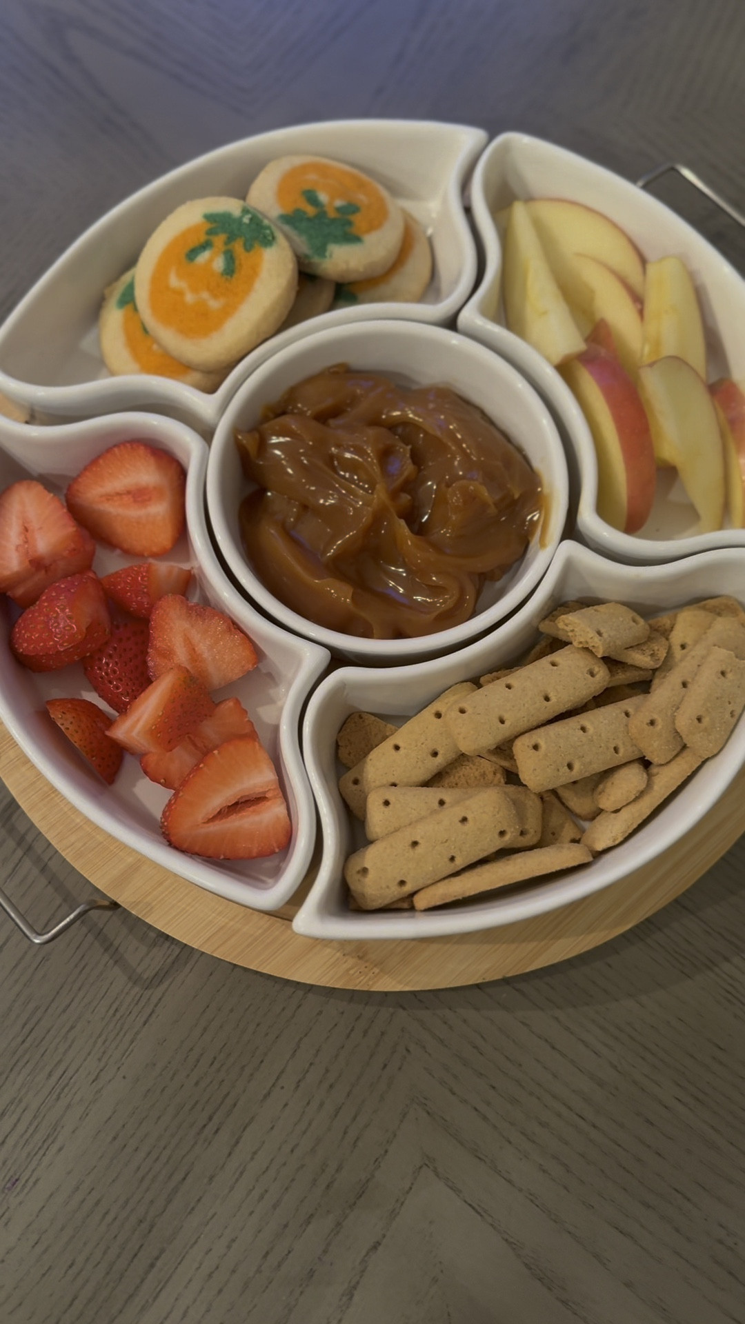 Must have Amazon snack tray for your next family movie night 

#LTKHome #LTKFindsUnder50 #LTKVideo