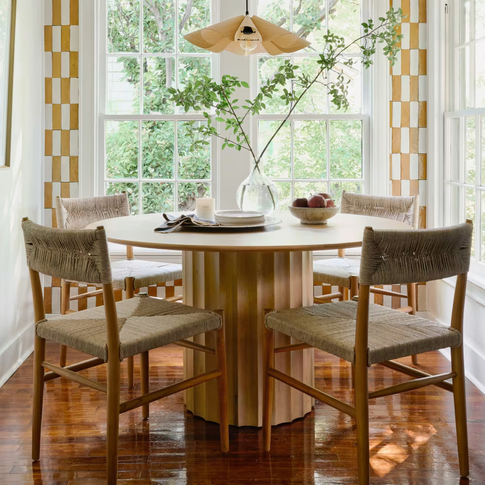 Lillian Dining Table | Magnolia