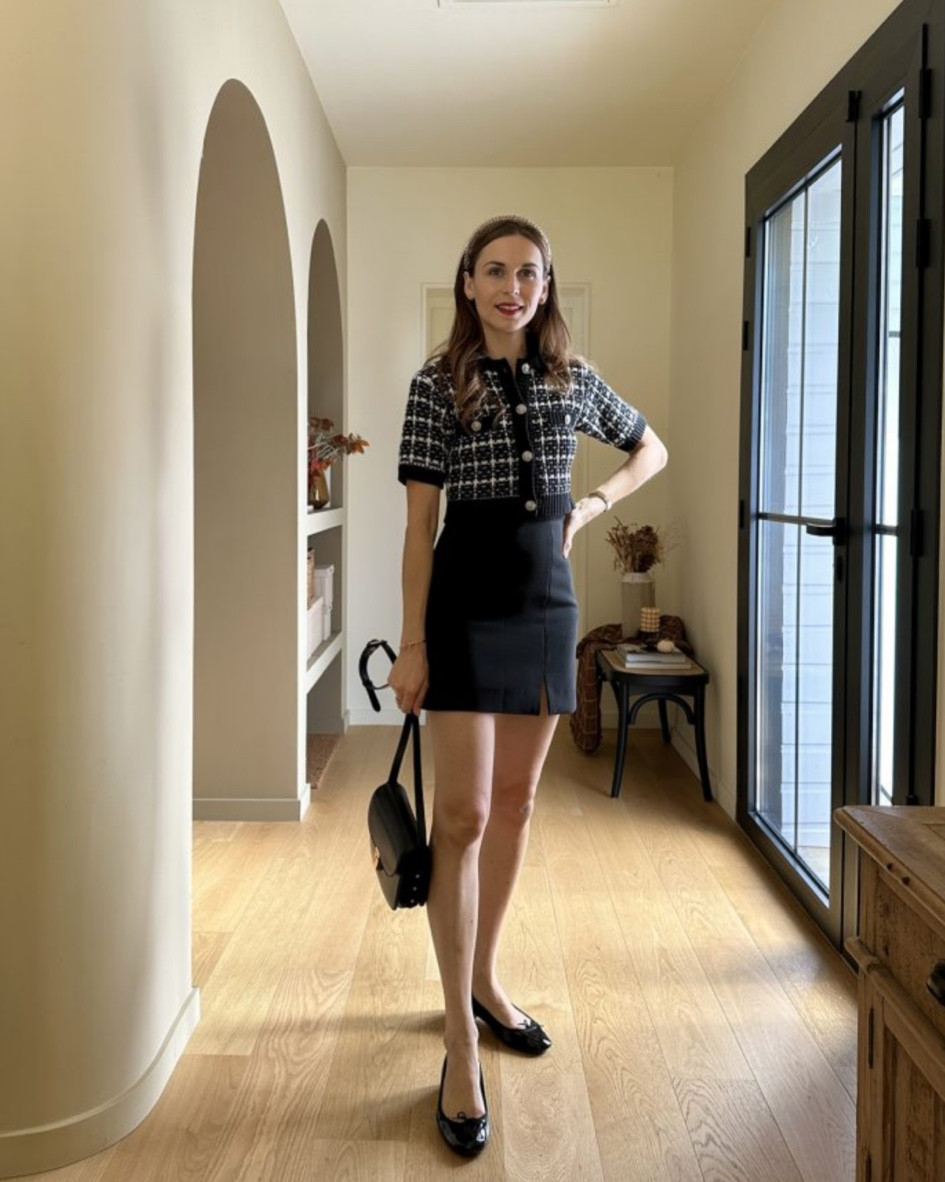 Look du jour 

jupe noire, mini jupe trapèze noire, jupe & Other Stories, veste gilet manches courtes, gilet noir chiné, ballerines Repetto, ballerines Camille noires vernies, petit sac à main en cuir noir

#LTKshoecrush #LTKitbag #LTKstyletip