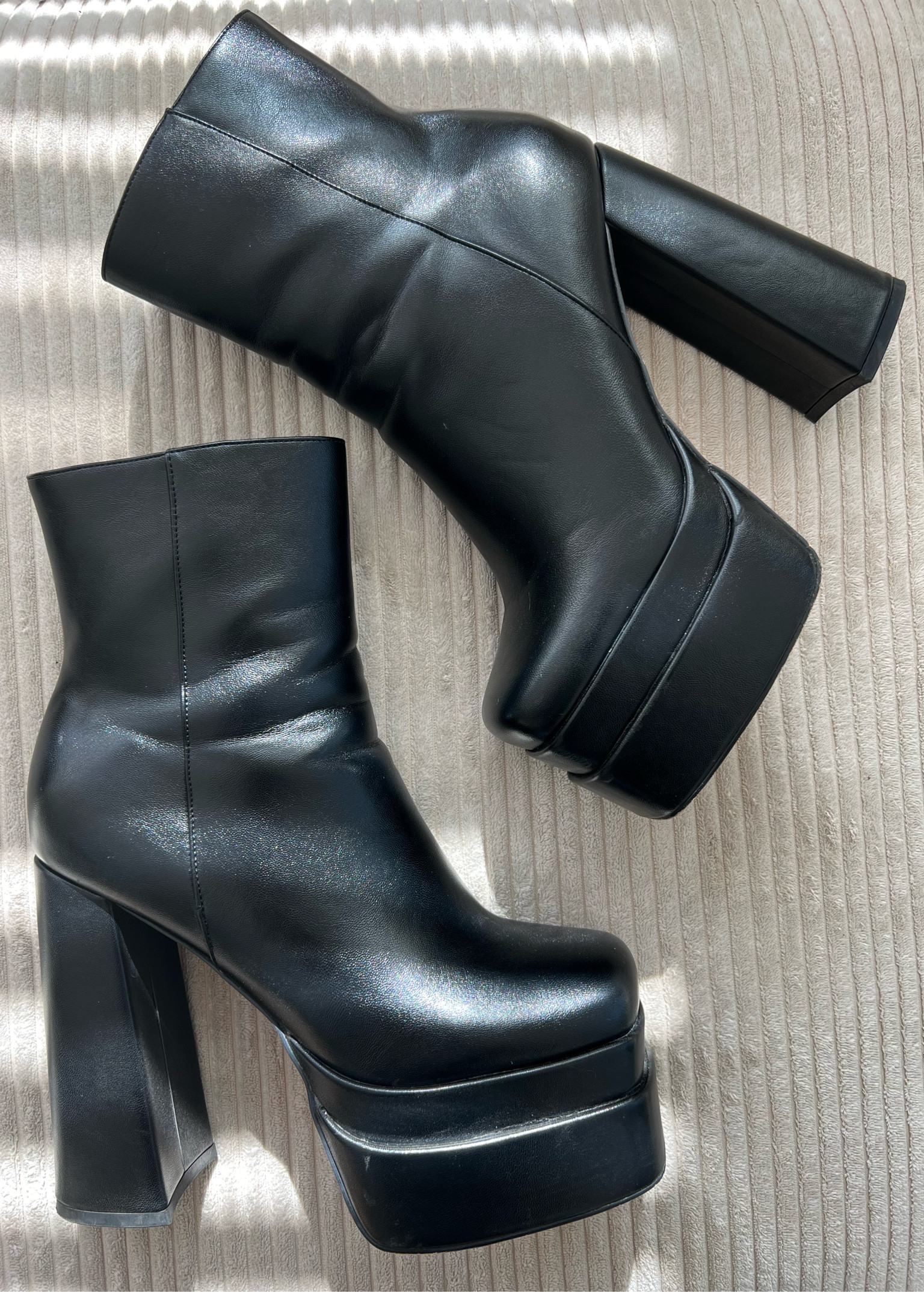 The most comfortable platform boots! True to size 🖤


#LTKshoecrush #LTKstyletip