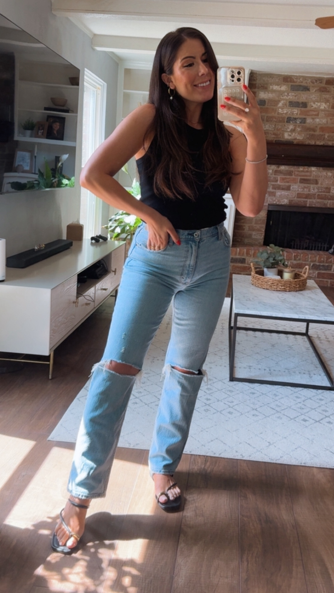 Abercrombie Ultra High Rise 90s Straight Jeans Curve Love

jeans sale happening August 9-12

#LTKSaleAlert #LTKxAF #LTKStyleTip