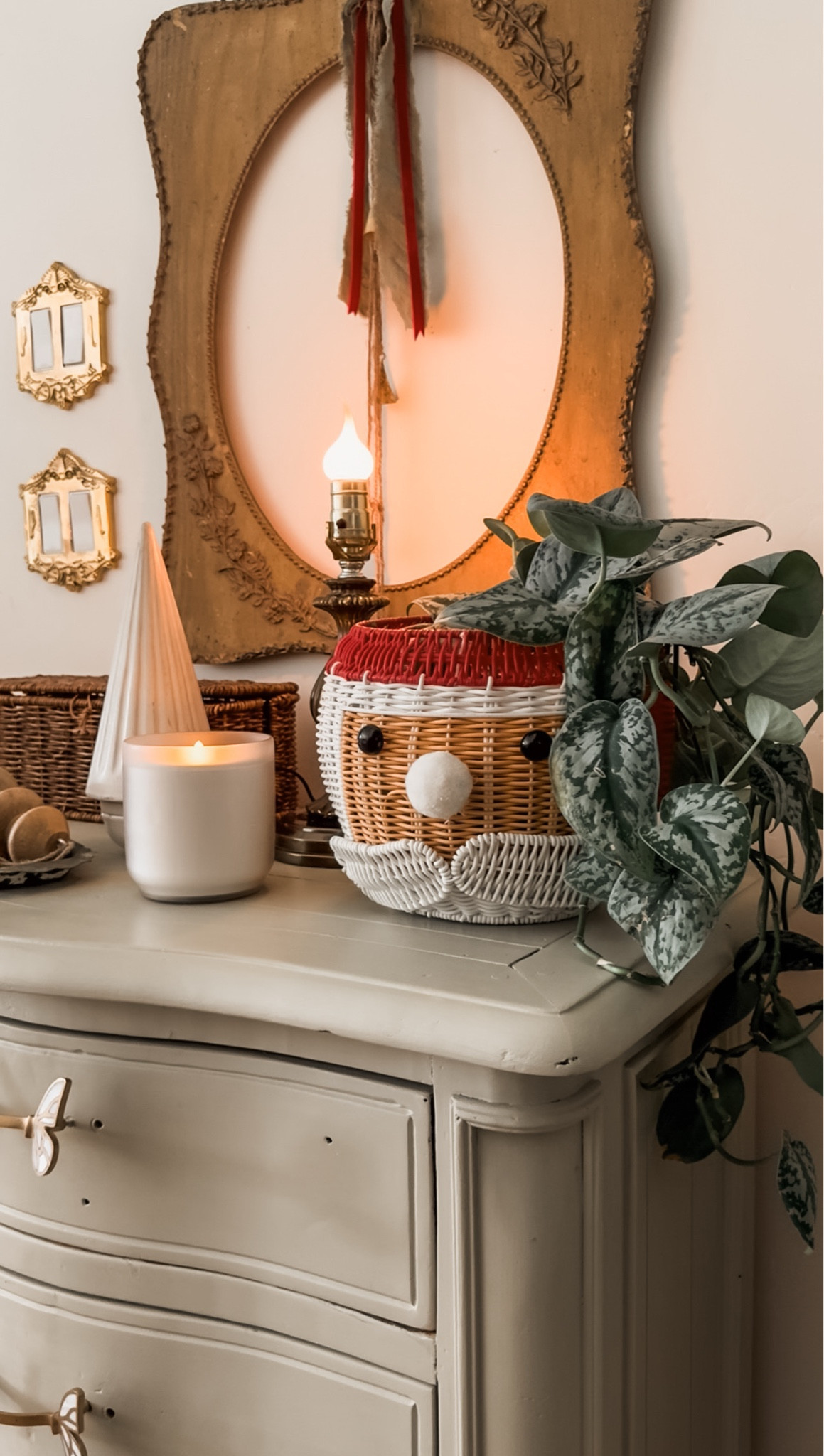 Santa Head Planter Christmas Decor ❤️🎅 Love this rattan Santa head to house my plant during the holiday season! 



#LTKSeasonal #LTKHome #LTKCyberWeek