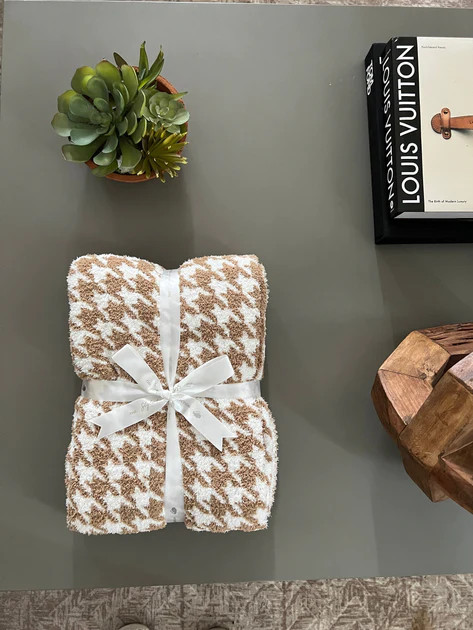 Houndstooth Buttery Blanket | The Styled Collection