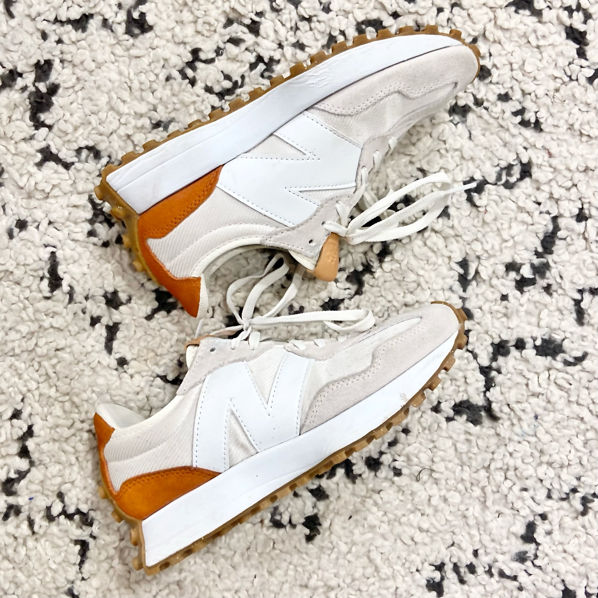 New Balance 327 Sea Salt IN STOCK
* These WILL sell out! Do not delay if you’ve been wanting these! *
My most-worn, fav sneakers, that always get lots of compliments!
Website calls this color “light grey” but it is more of a cream color in person, with white accents.
True to size! Do not size up.

#LTKshoecrush #LTKunder100 #LTKstyletip