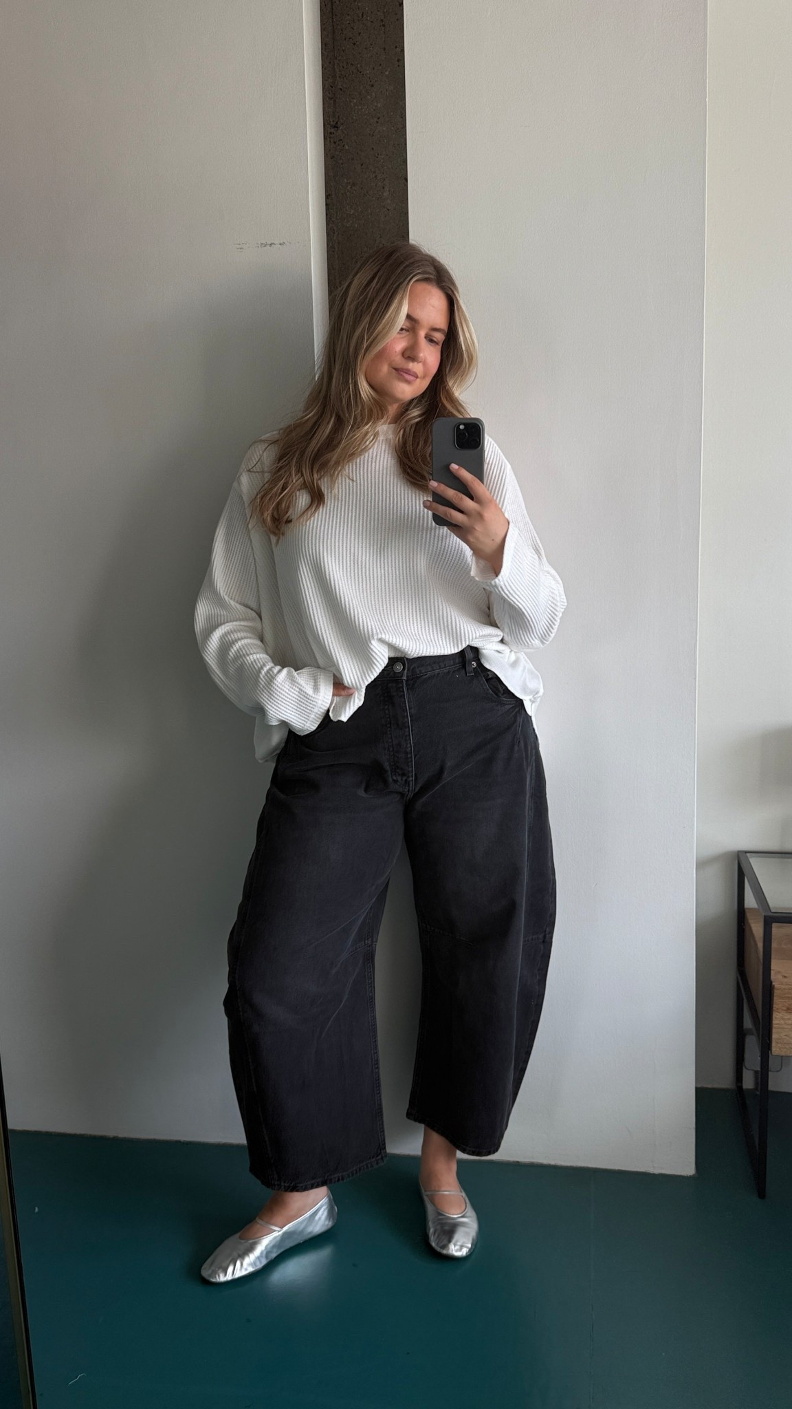 Jeans and t-shirt with a twist from Free People

Top - XL
Jeans - 34