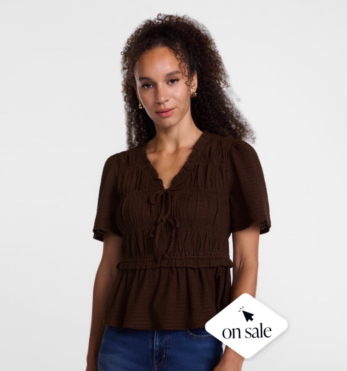 Chocolate brown is trending this fall!! 🤎🍂 This adorable top is on sale for just $13! Such an easy way to dress up your favorite jeans!