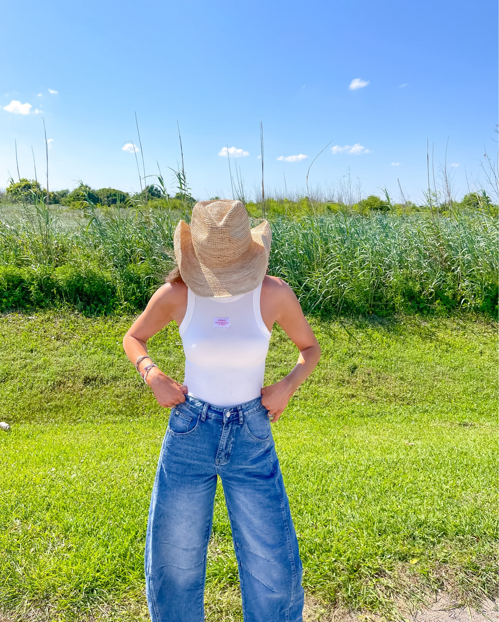 currently obsessed w/ these jeans, hat & sunnies!! wanted to try the barrel style jeans w/out the crazy price tag & these are PERFECT👏🏼 ordered in white too🤍

#LTKStyleTip #LTKFindsUnder50 #LTKFindsUnder100