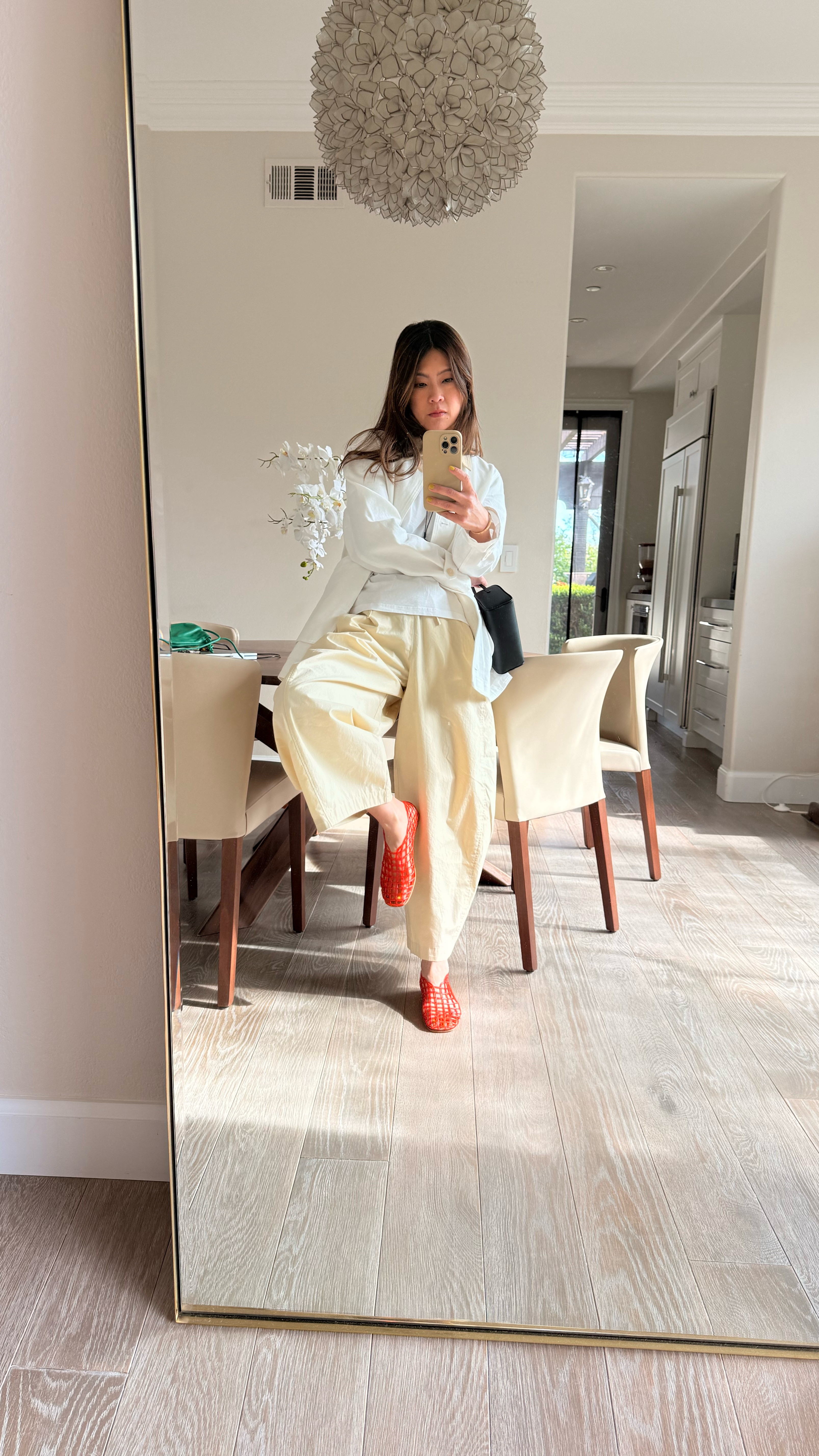 Jelly shoes, the row dupe shoes, balloon pants, white barn jacket, the row 90s bag

#LTKStyleTip #LTKItBag #LTKSeasonal