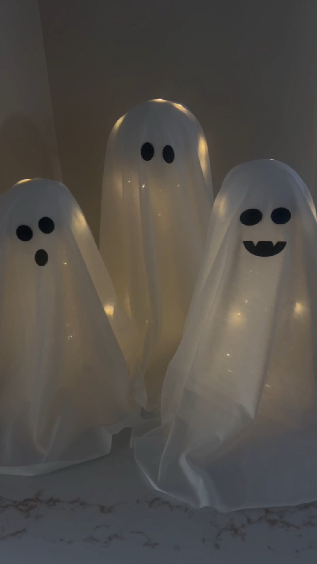Halloween finds from Amazon! Love this simple Halloween decor. 