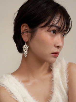 pearl grape earring - white | (주)더블유컨셉코리아/W Concept(KR)