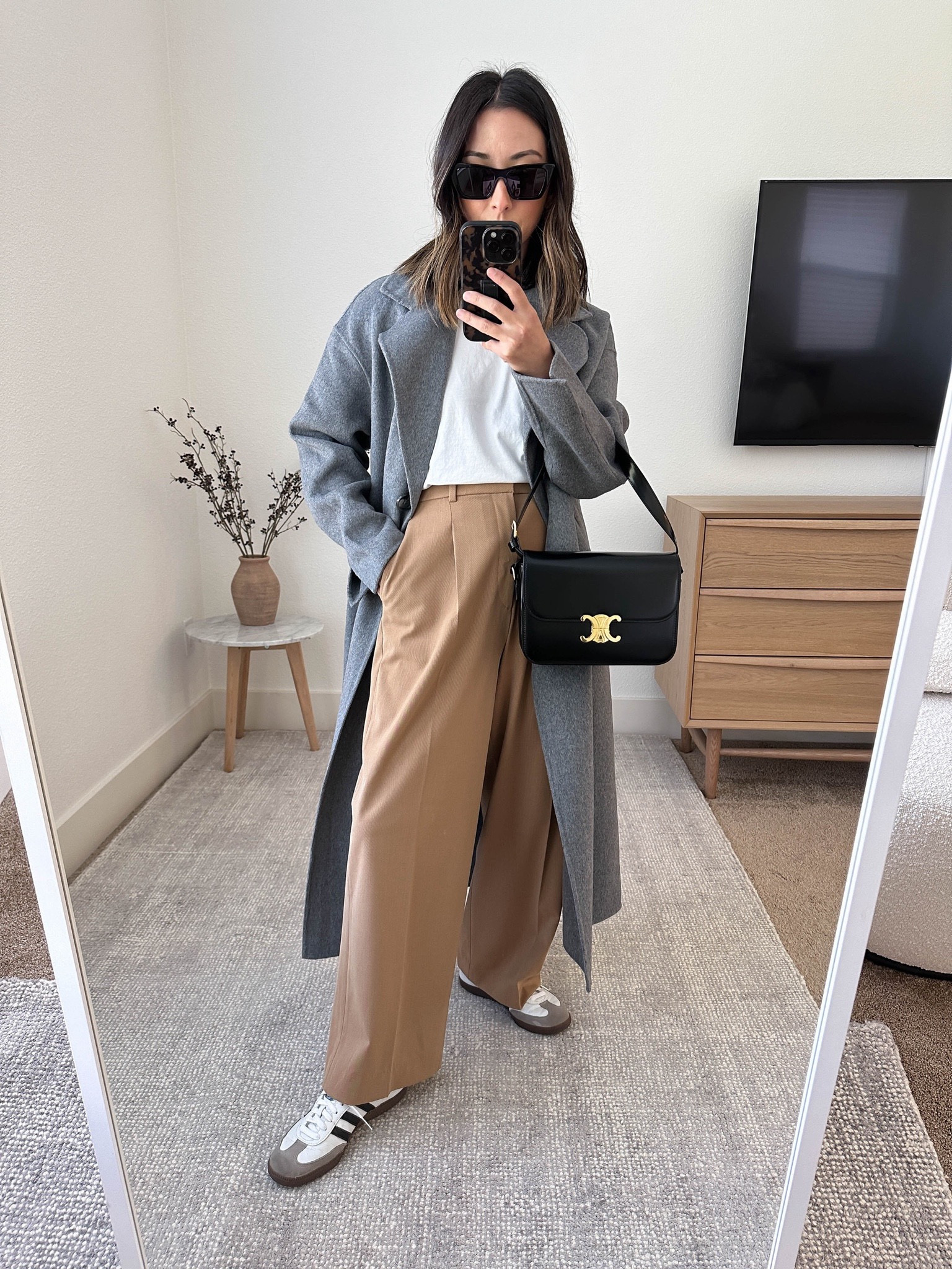 WOMEN vs MEN's pleated pants from uniqlo 👀, Gallery posted by cloudcalm