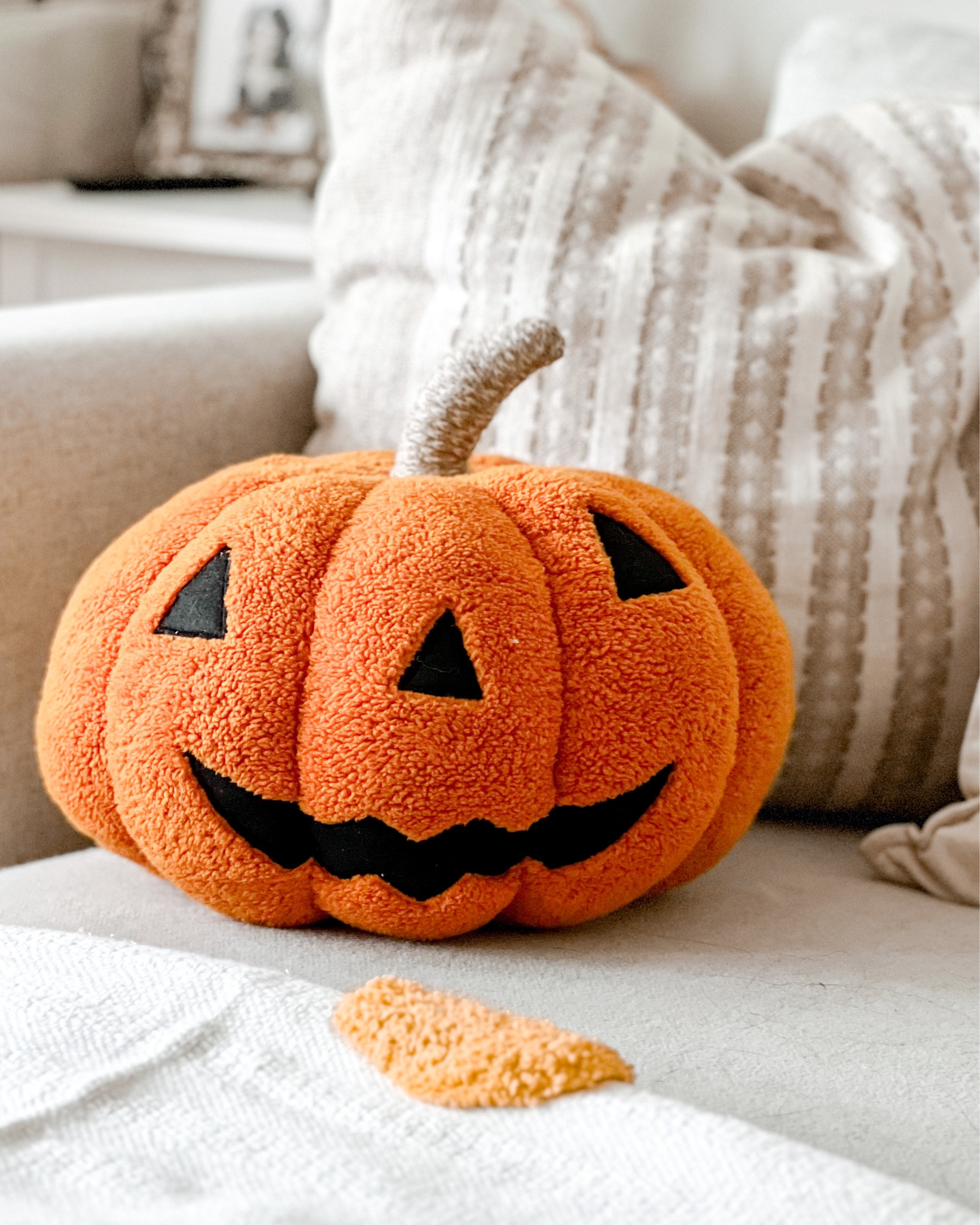 It’s spooky season y’all 🎃🧡🦇👻🕷️🕸️

#LTKSeasonal #LTKhome #LTKHalloween