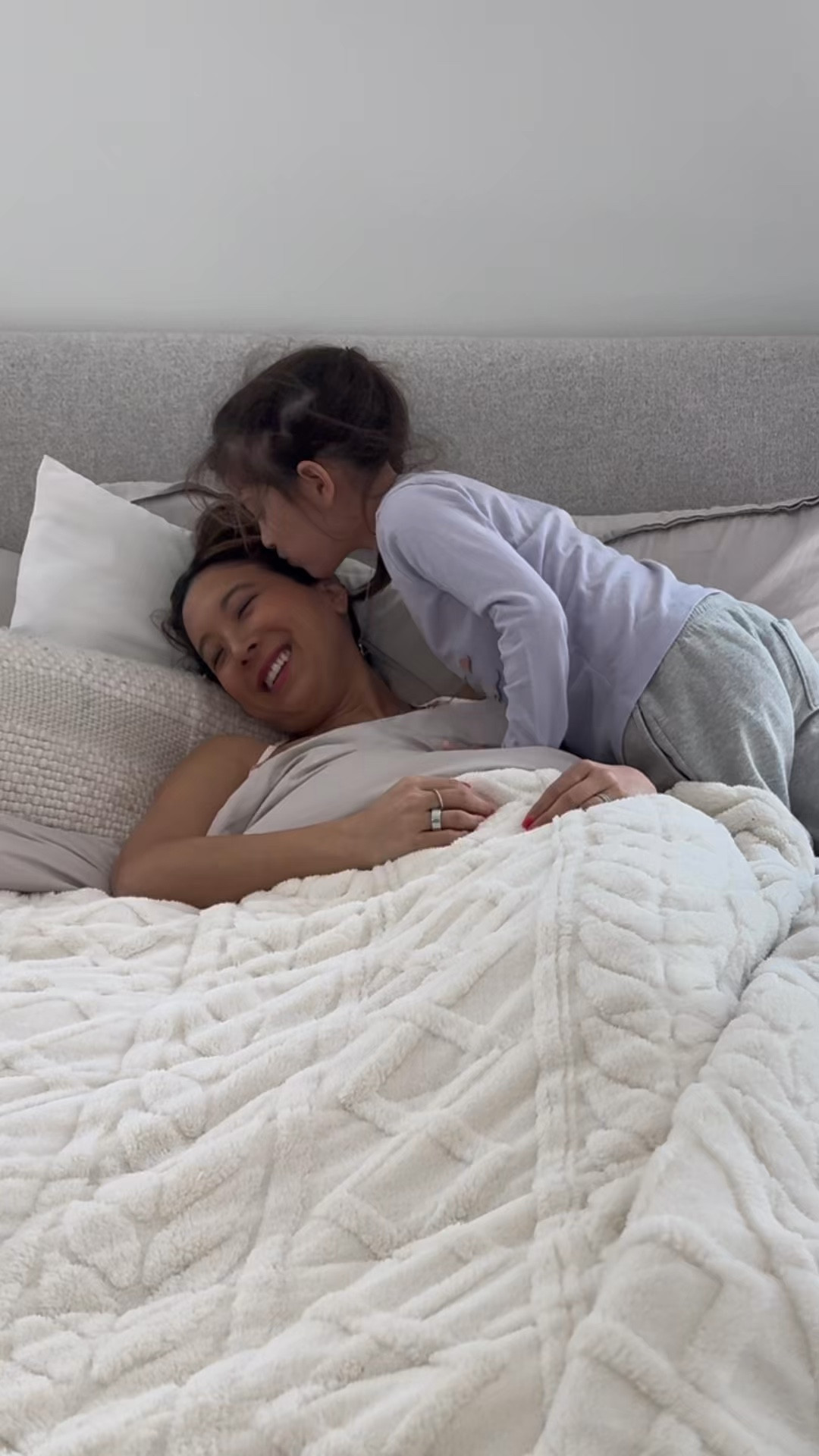 The opove o ring! Making health management easy. I’ve been using it to track my sleep 😴 and it’s been helping me make better decisions. 🥰 👏🏻

Use my code for 30% off! 💸
BPWCPXKI

Love the look of the ring, the battery lasts so long, and there’s no monthly subscription fee. 👌🏻🙌🏻 