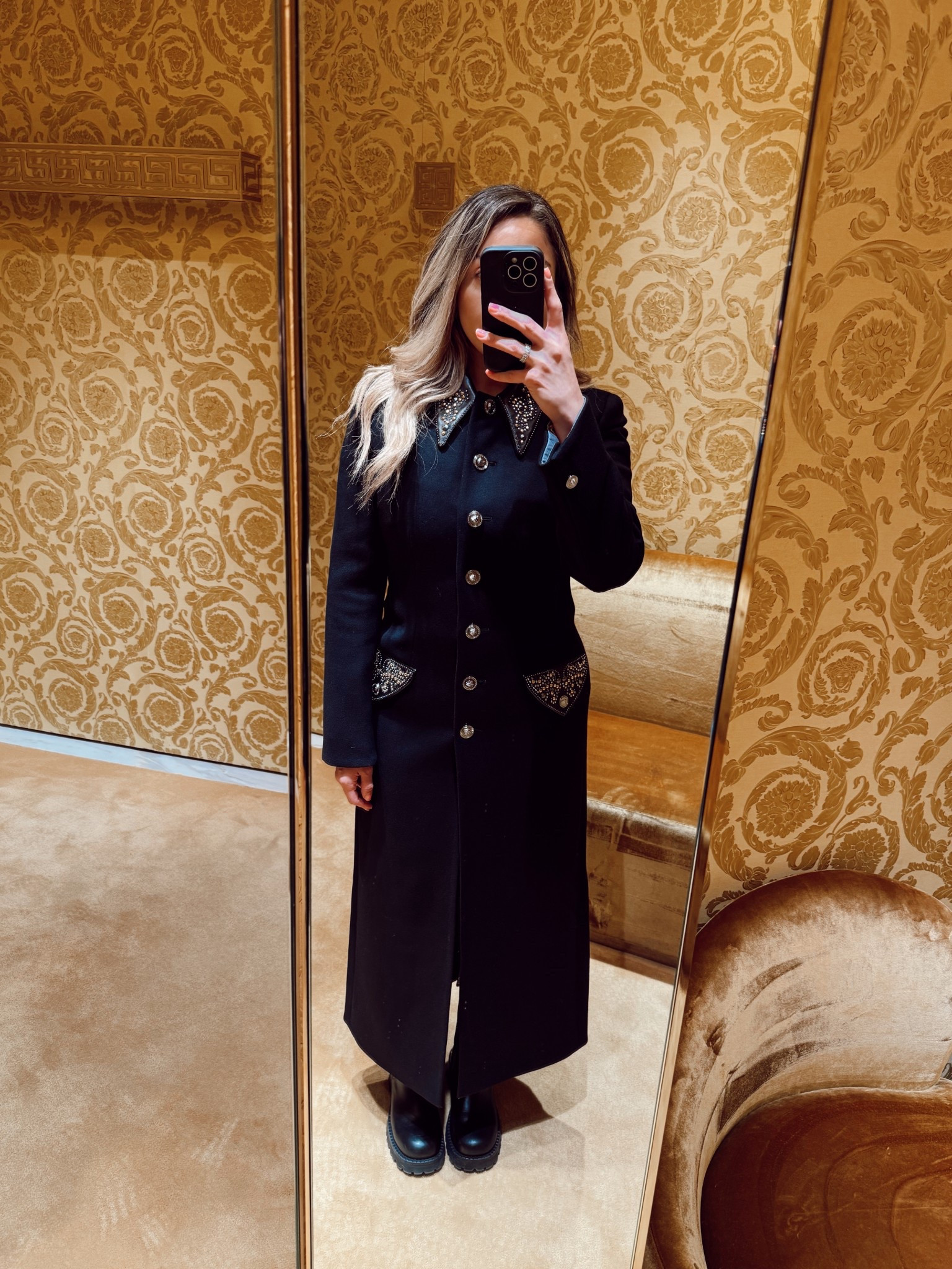 Donatella, my goodness, this coat is everything. 🪡