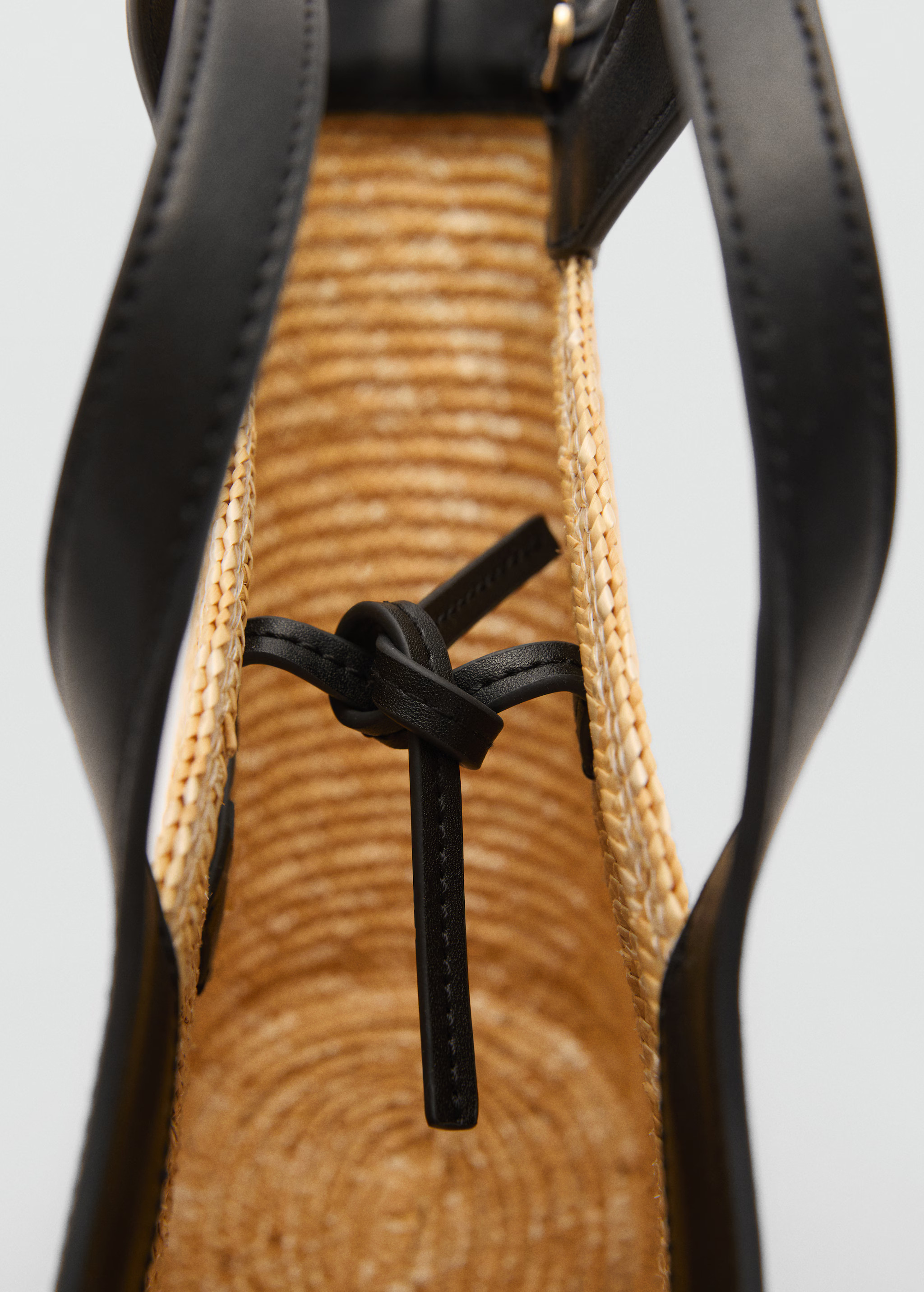 Natural fibre carrycot bag | MANGO (US)