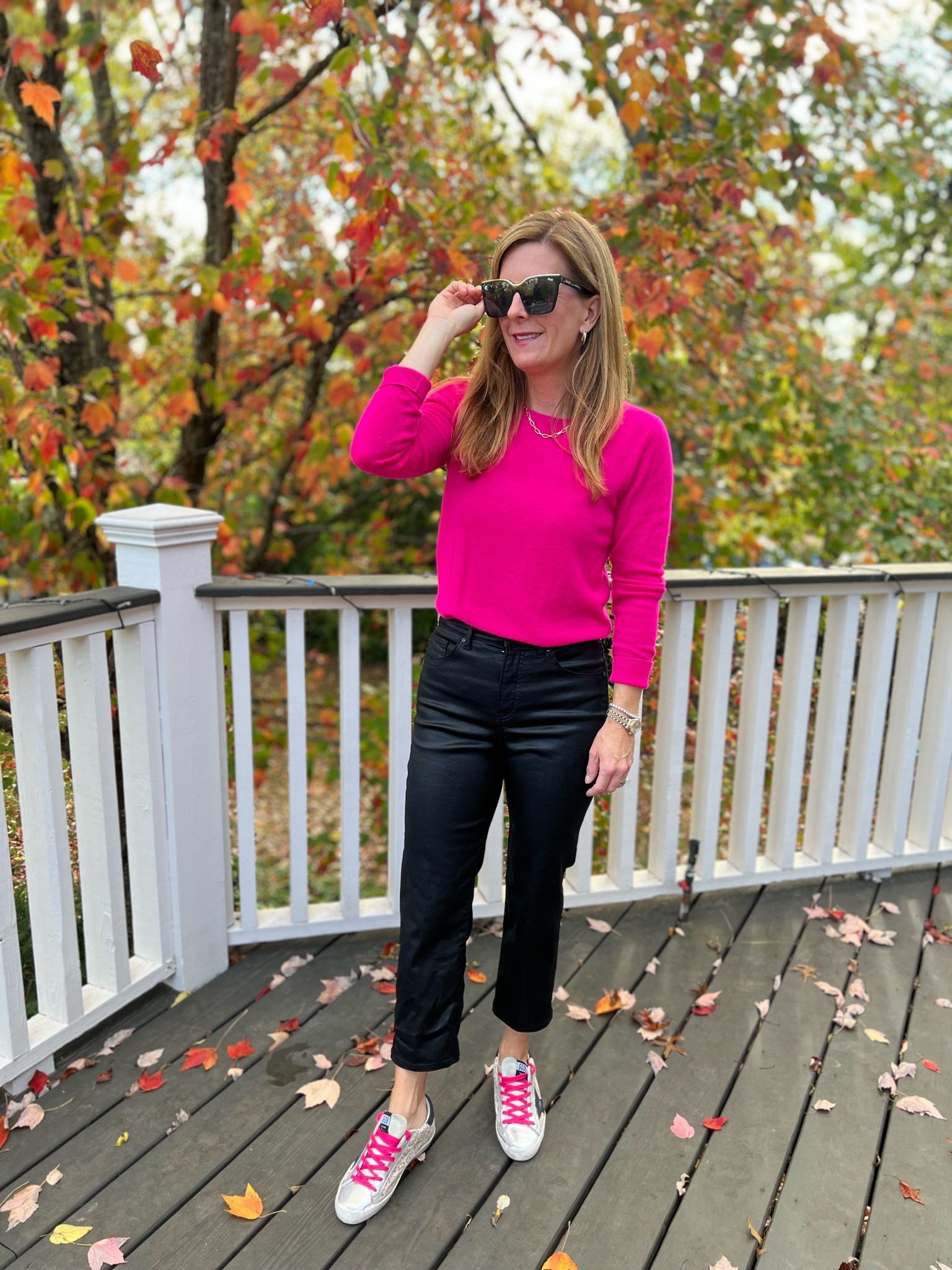 When a sweater and joggers takes on a life of its own 💞🖤

#LTKstyletip #LTKSeasonal #LTKshoecrush