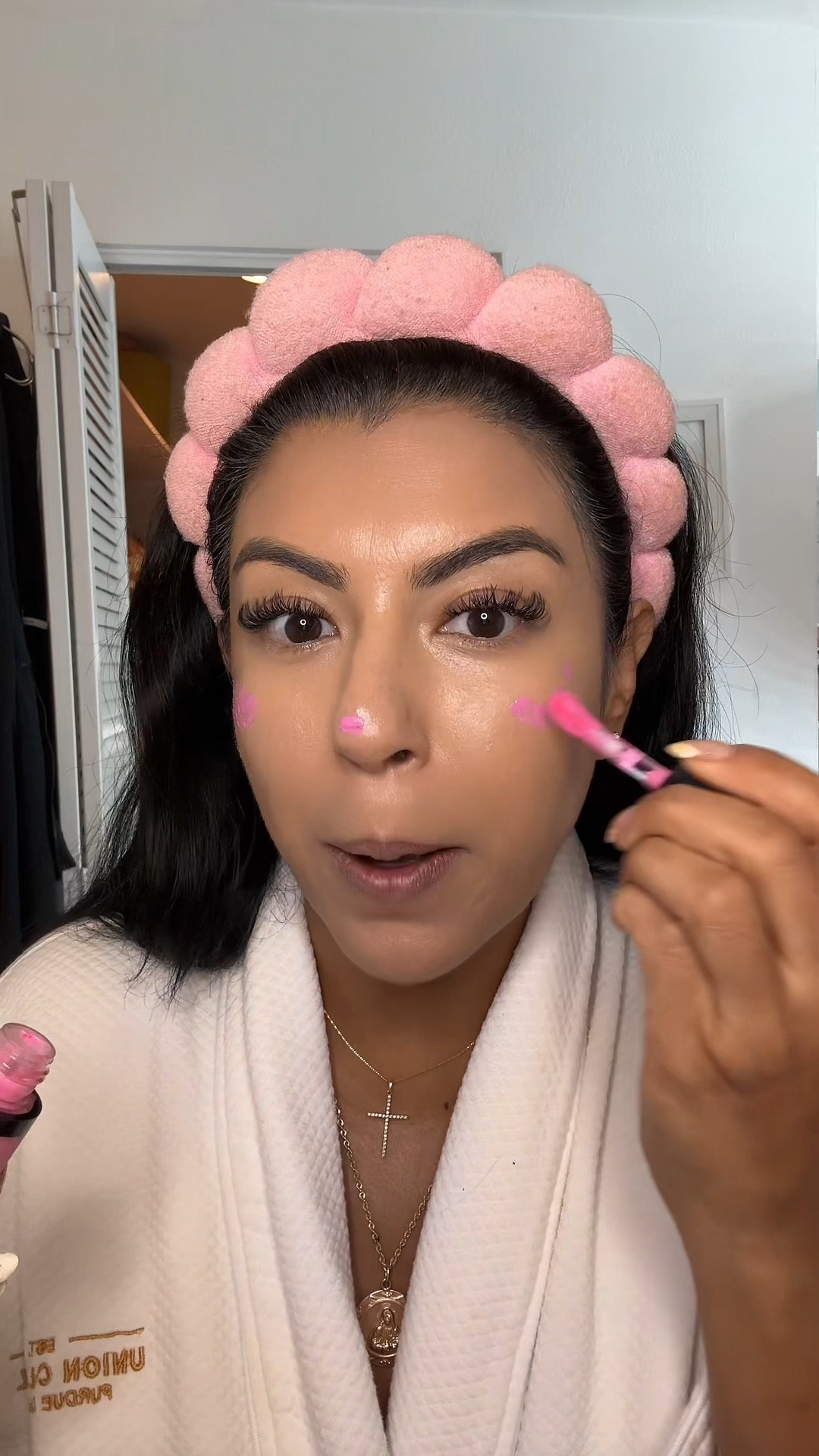 Trying the viral Saie Beauty Dew Blush 💗


#LTKBeauty #LTKWatchNow #LTKU