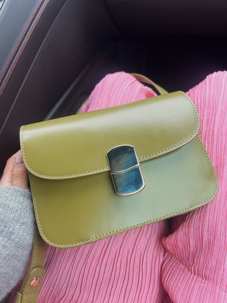 love this bag!!!

#LTKItBag #LTKTravel #LTKStyleTip