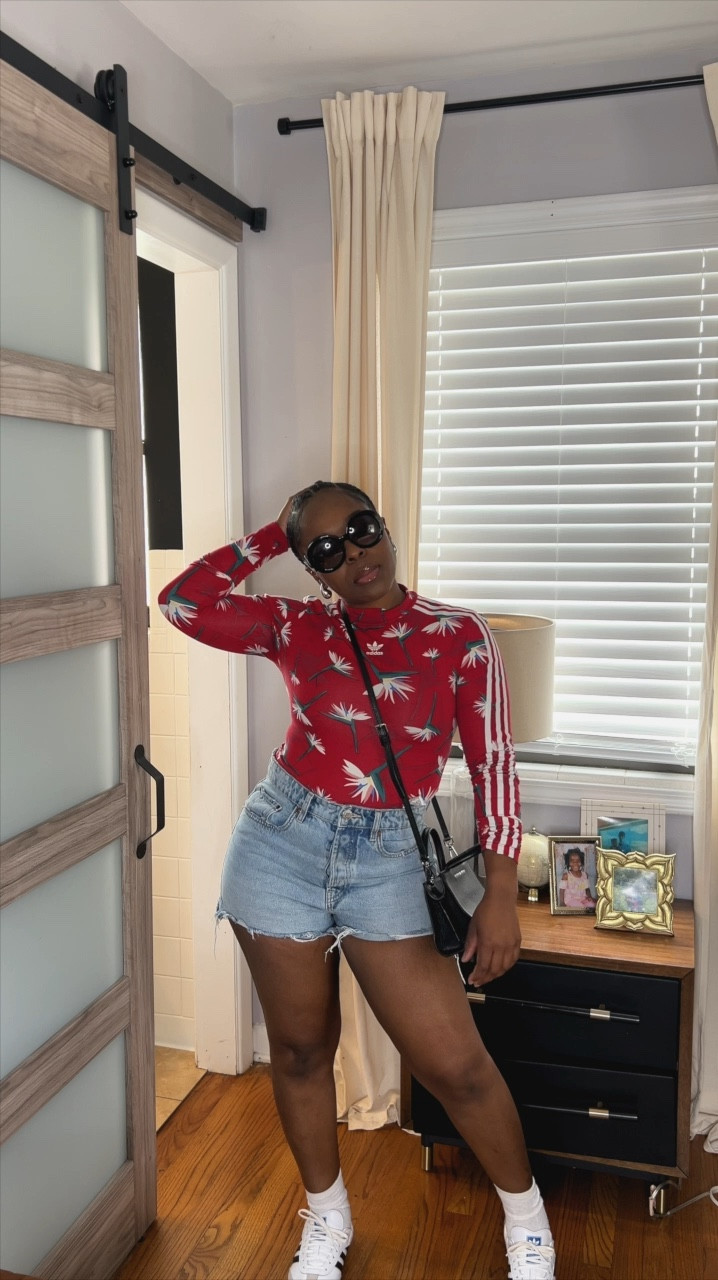 Wearing these sambas… again. And? 🥰

To make this look come together, I yanked this bodysuit from the back of my closet and threw in some cut off denim shorts. The shoes and crew socks were the perfect finishing piece to make a regular ole bodysuit and shorts a sporty chic vibe. 

This is one of the easiest ways to revamp an old top for an effortless everyday summer look. Give it a try! 


Feeling fashionably inspired? Like and save this post + Follow @eatnbougie for more streetwear Inspo 


#summerfashion2024 #sambas 

#LTKVideo #LTKStyleTip