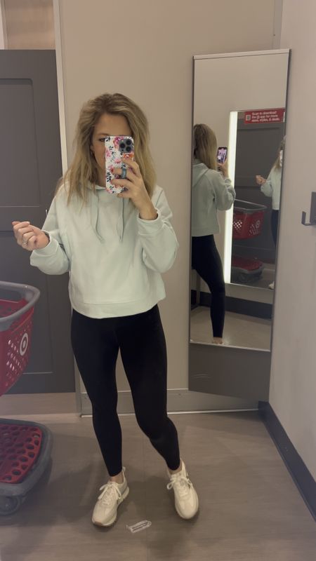 Target Haul
Cropped sweatshirt
Sized up one for my 15 week belly
Comes in 3 colors

#LTKfitness