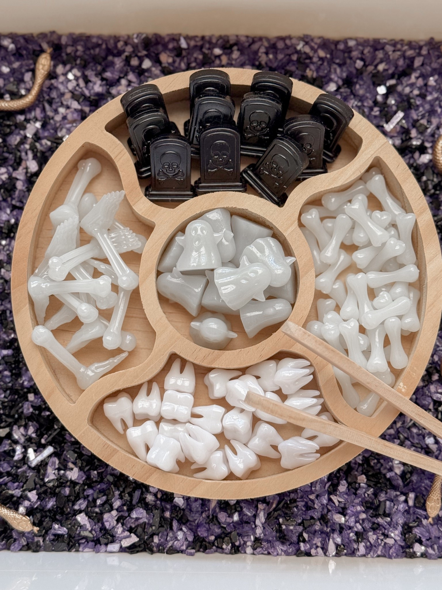 Halloween sensory bin 💀👻

#LTKKids #LTKSeasonal #LTKFamily