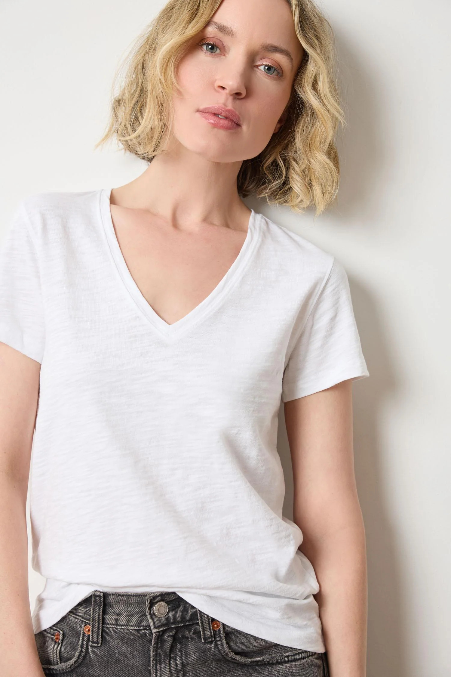 V-Neck Short Sleeve Back Seam Tee | Lilla P