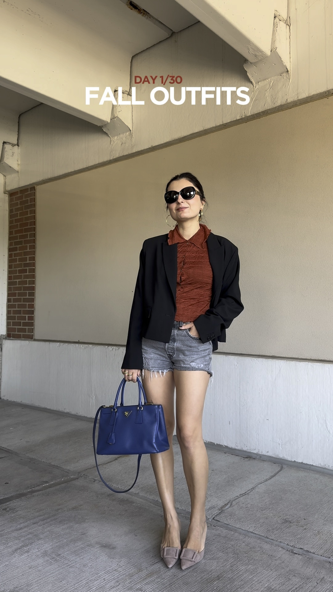 Day 1/30 of Fall outfits. Mini shorts and oversized blazer 