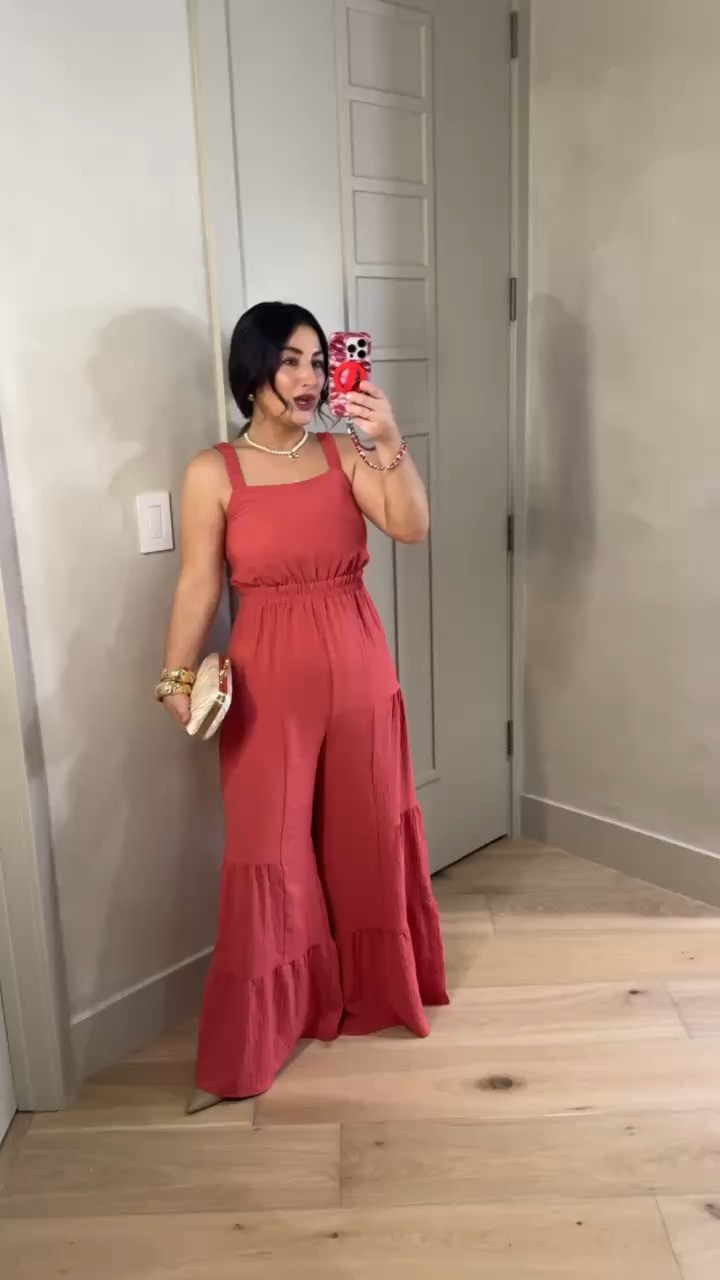 Jumpsuit that will flatter your figure! 

size small (5'0" 140lbs)


#LTKPetite #LTKootd #LTKTravel