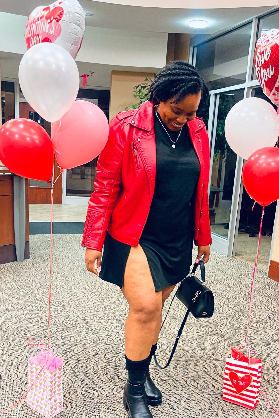 #red #valentines #ootn #datenight #fauxleather #boots #shirtdress

There’s nothing wrong with showing a little leg 😏♥️

#LTKcurves #LTKstyletip
