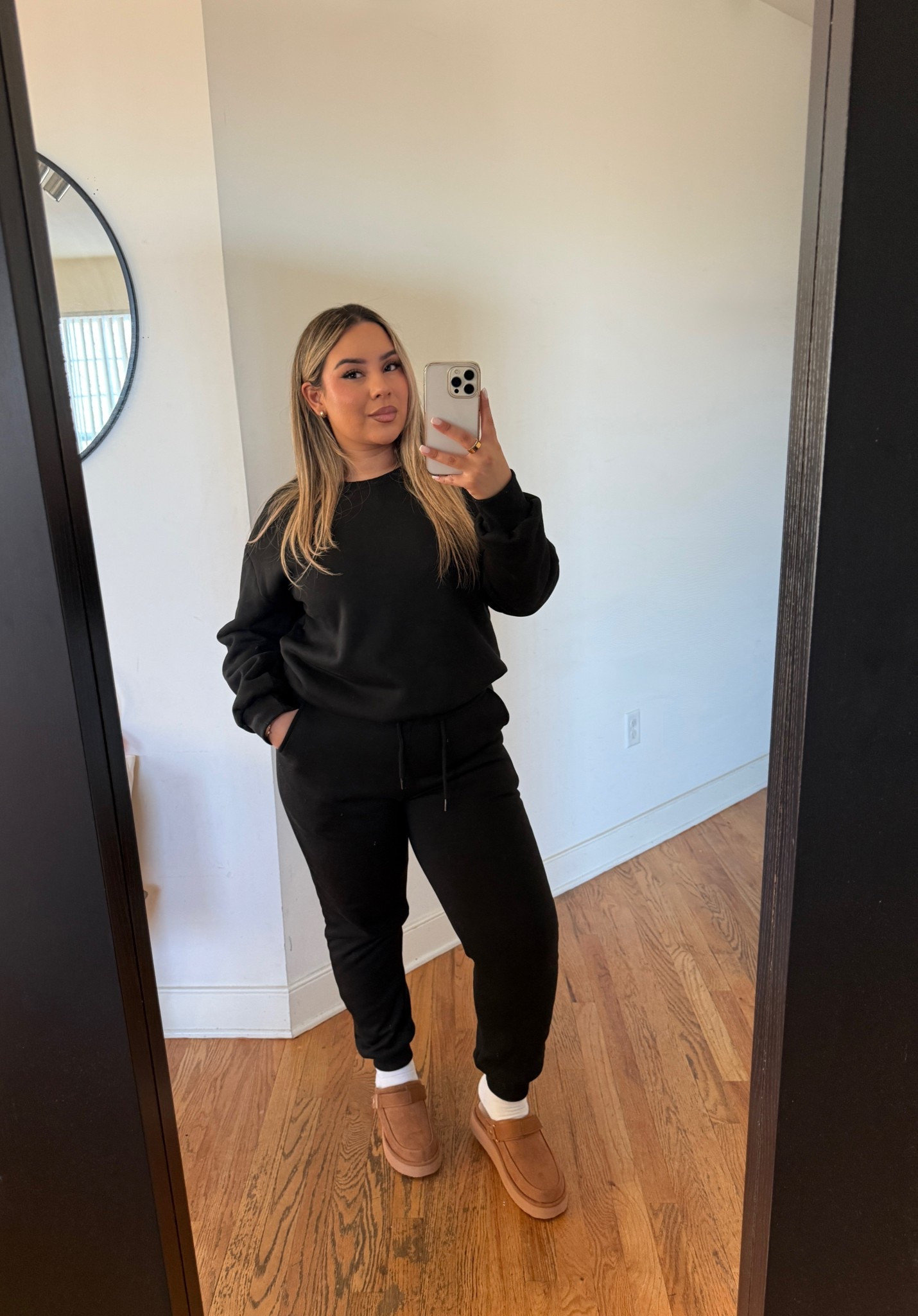 My WFH outfit - this set is fleece lined & so cozy🥰😍 wearing a size M for a more fitted look

#LTKSeasonal #LTKMidsize #LTKootd