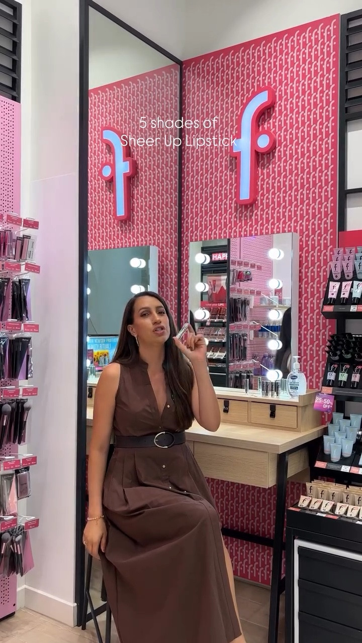 Let’s go and check Sheer Up by @flormar_middleeast at @thedubaimall 

💄Sheer Up my top 5 Shades recommendations ;

023 Candy Crush
015 Go For Bordeaux
013 Gaia 
003 Pinky Nude 
010 Thulian Pink 

#flormar #sheerup #lipstick #makeup #dubaï