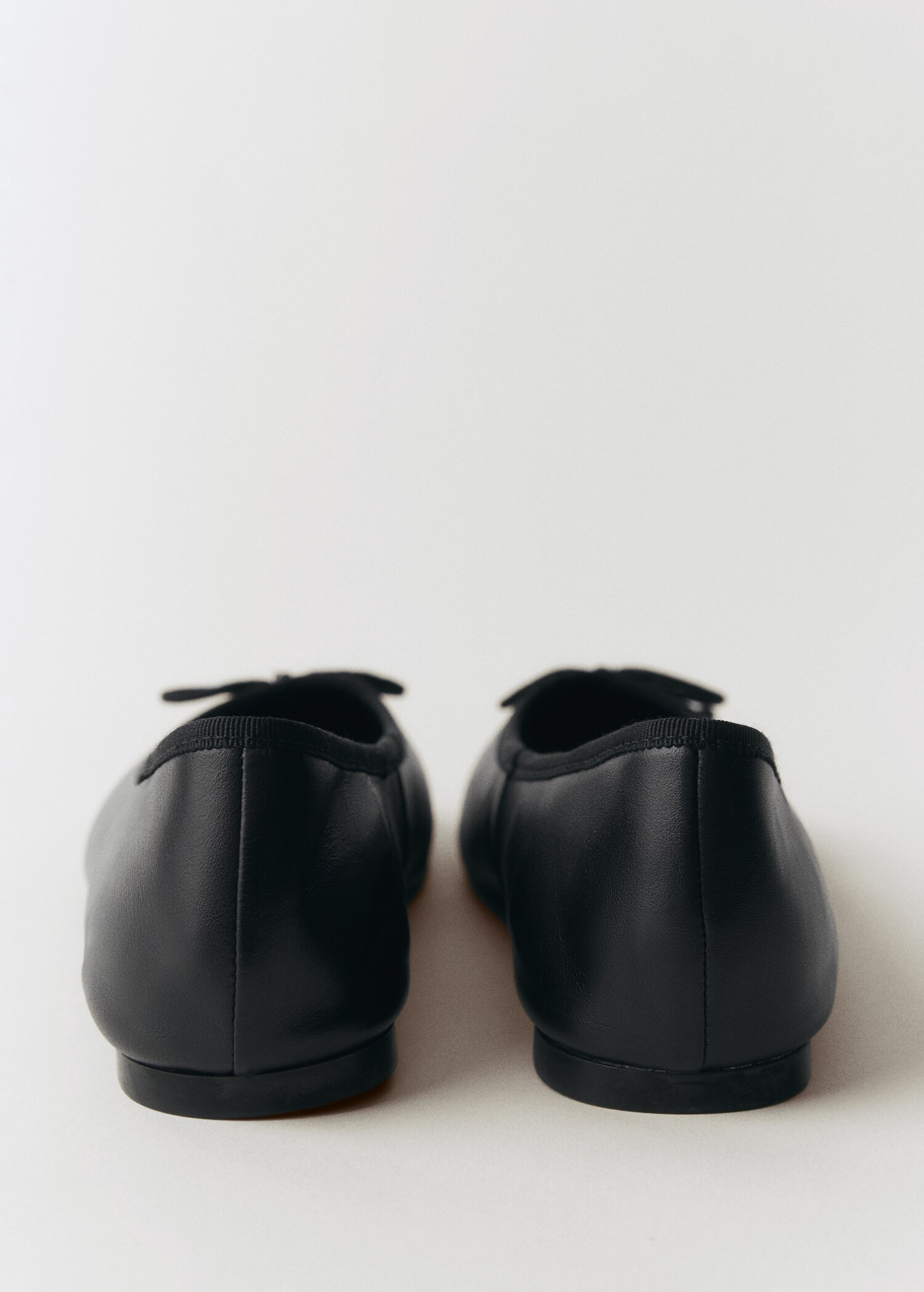 Leather ballet flats with bow | MANGO (UK)