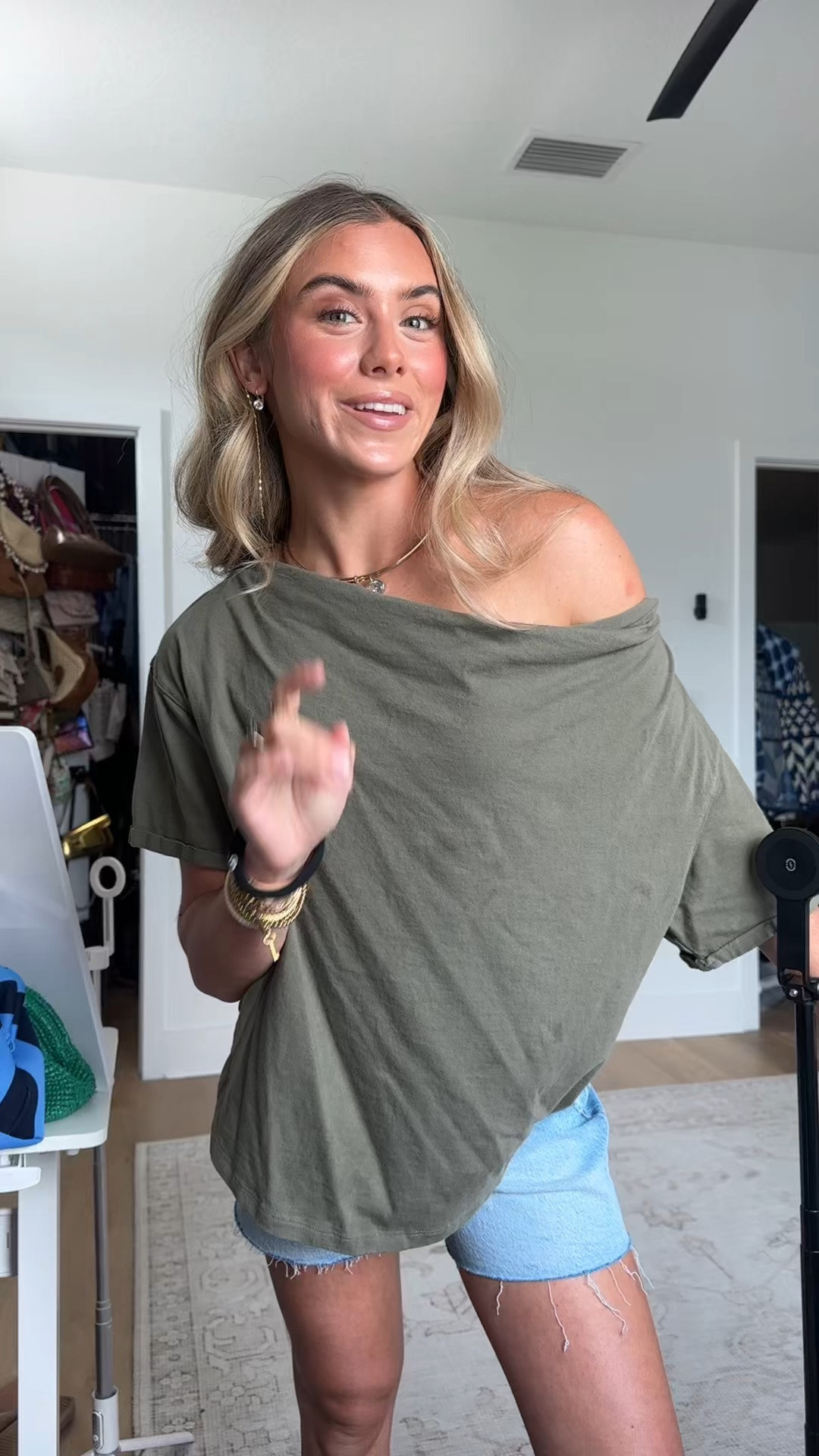 it pays to invest in your closet staples that you’re styling daily 🤭 nothing beats the perfect fit and good quality. this is my go to don’t know what to wear outfit, white tee and denim shorts. 5’4/24/xs. 

#nuuds #nuudstryon #nuudshaul #closetstaples @nuuds

#LTKootd #LTKdayinmylife #LTKSeasonal