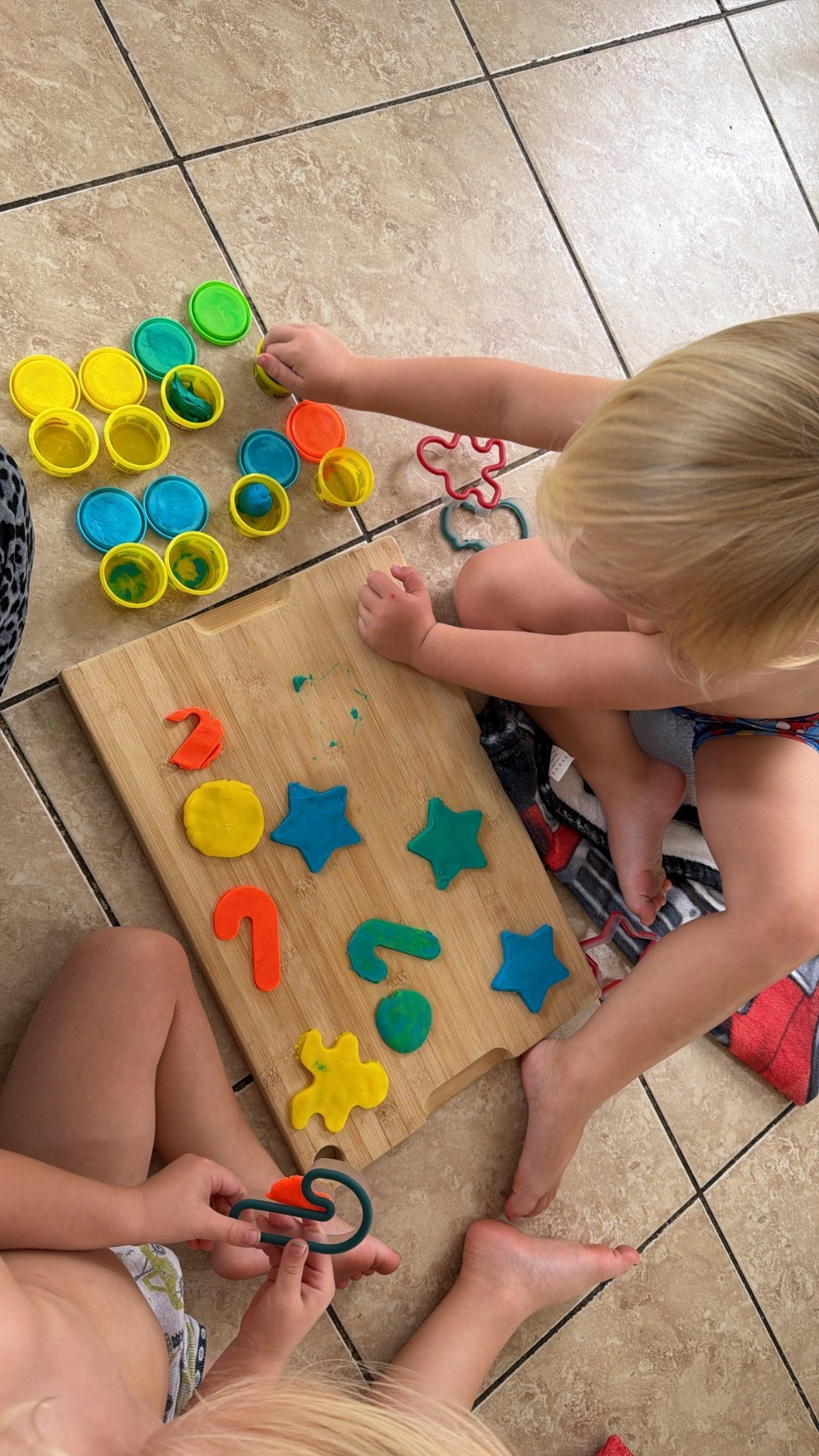 TODDLER ACTIVITIES 

playdoh • cookie cutters • cutting board
Walmart 

#LTKKids #LTKmorningroutine #LTKmomlife
