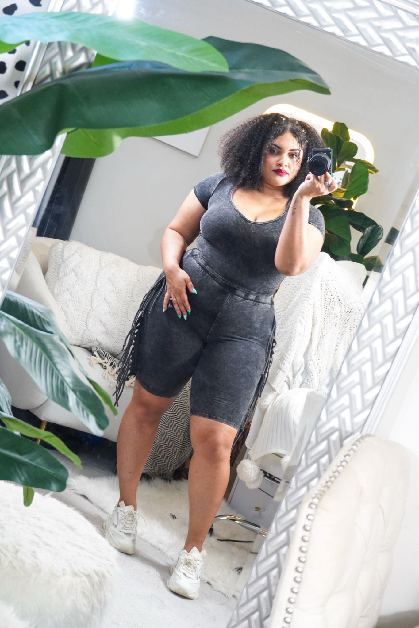 Cute lounge set with fringes from @shopbogomore

#LTKMidsize #LTKActive #LTKBeauty