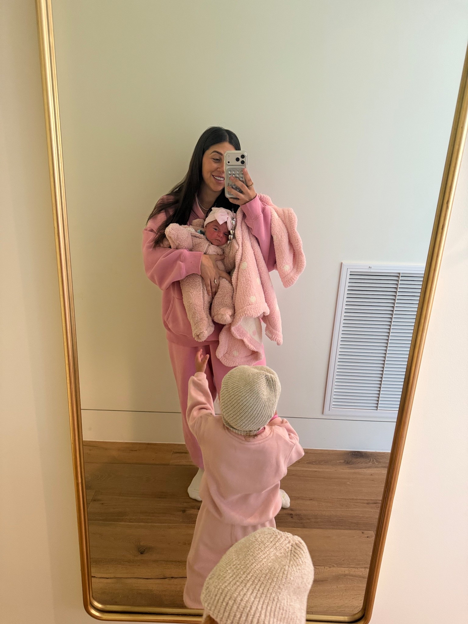 Had to bundle up in Nashville on Saturday for Jet’s baseball game. My A&F Sunday set has been on sale, fully in stock! 🩷 Birdie’s outfit has similars below & Vivi’s a cute Zara set!

Top: xl 
Bottoms: large

Dressupbuttercup.com #dressupbuttercup #dederaad


#LTKootd #LTKdayinmylife #LTKmomlife