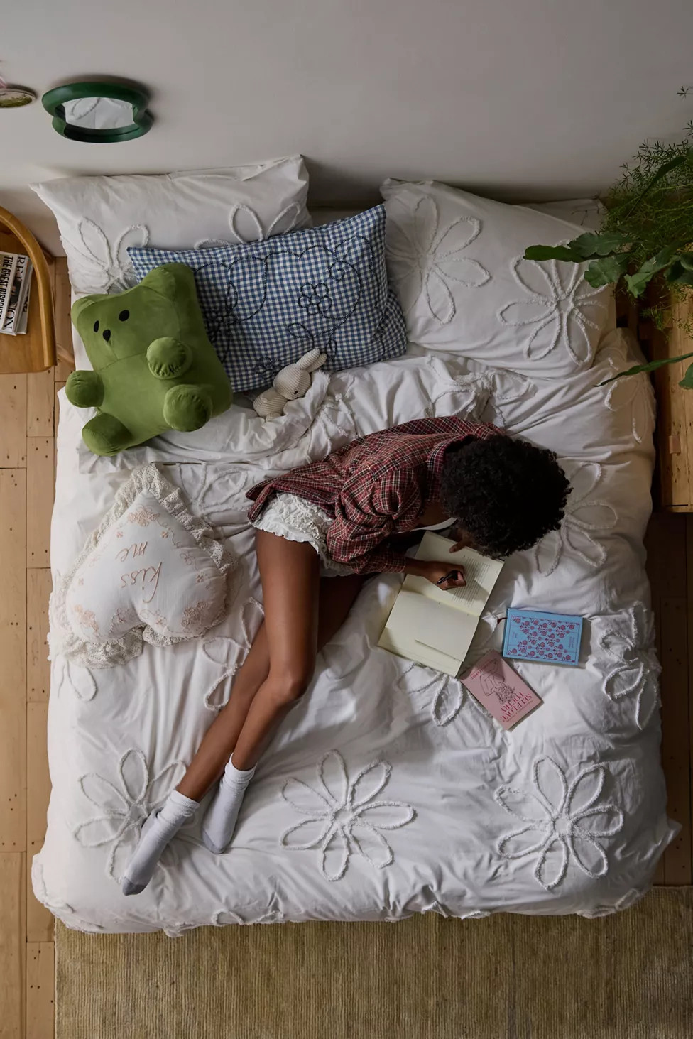 Daisy Tufted Core Duvet Cover | Urban Outfitters (US and RoW)