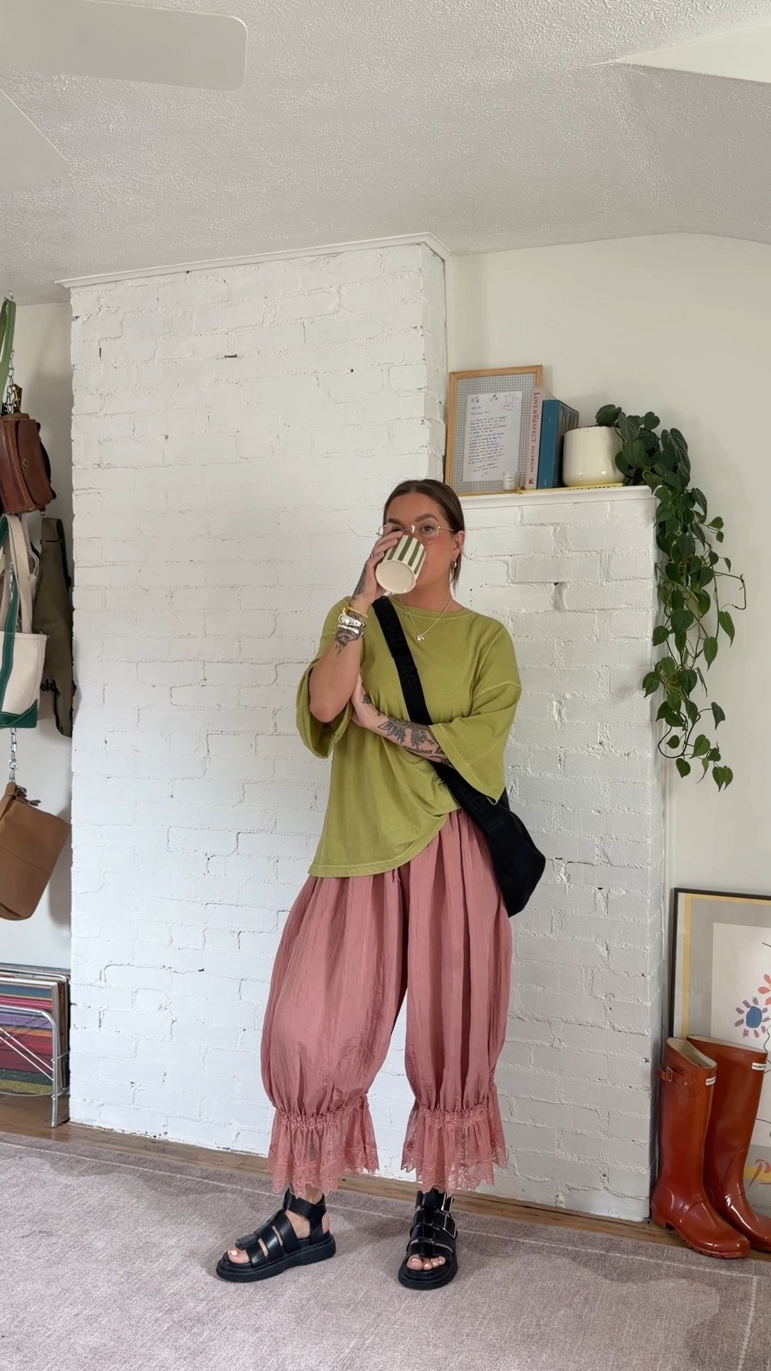 styling my bloomer pants! wearing a size small in the pants and top ◡̈ my shoes are thrifted but i linked similars! and this is the large baggu creasant bag ◡̈

#LTKootd #LTKmomlife #LTKgrwm