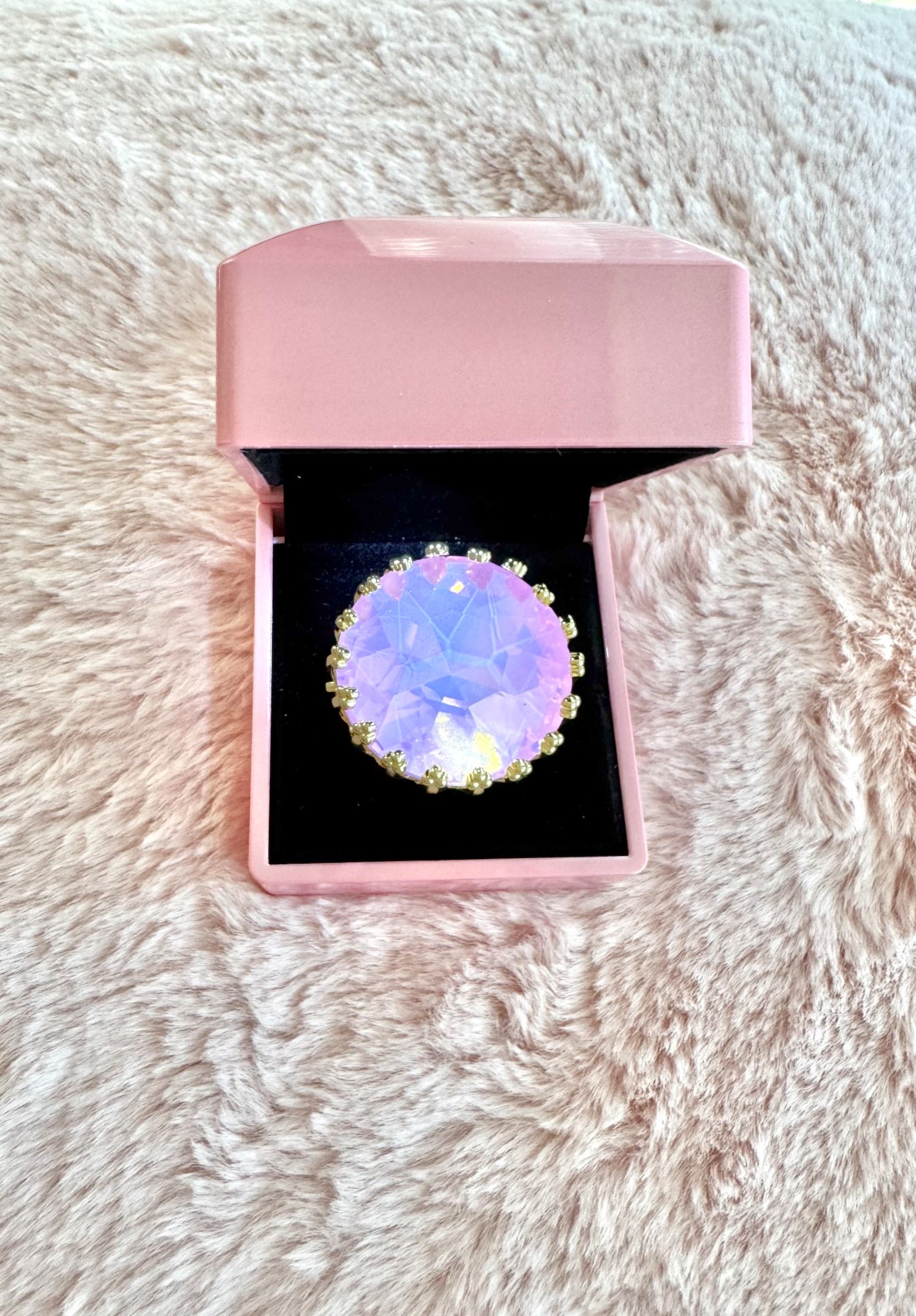 Brooch box (ring box made into brooch box) 