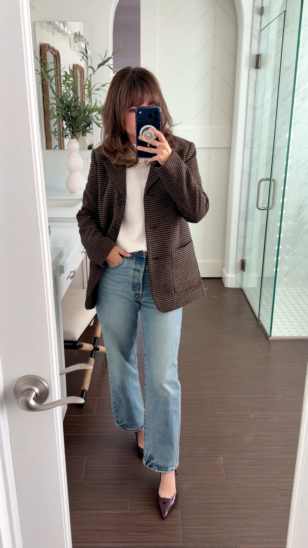 “A classic winter outfit that works for so many things — school events, casual meetings, lunch dates, or holiday errands.
A structured blazer, a soft cream knit, straight-leg denim, and pointed heels is such a flattering petite-friendly combo.



#LTKPetite #LTKHoliday