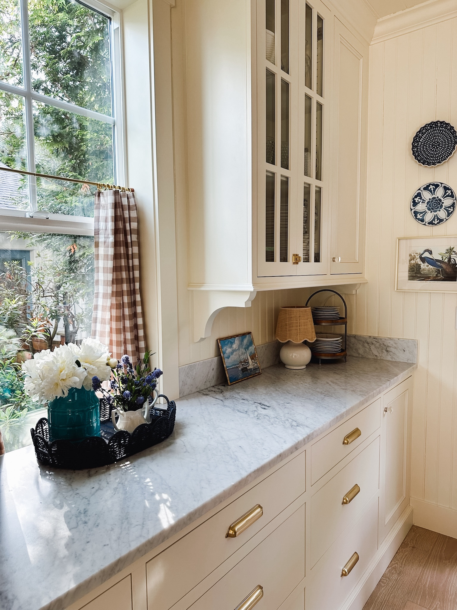 Kitchen sources cafe curtains mini lamp scalloped shade plates hardware 