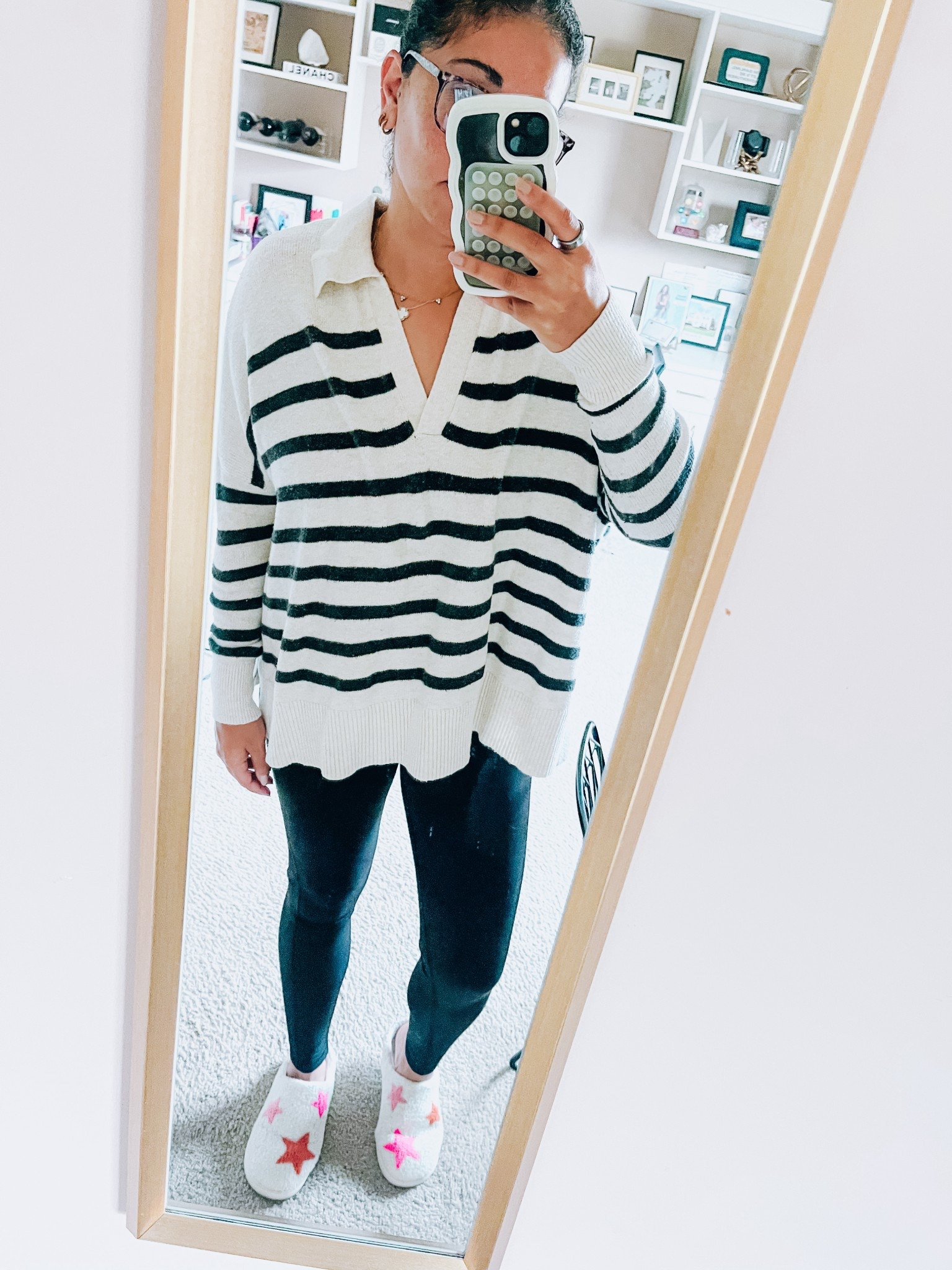 Work from home outfit
Zella leggings
Loft stripe sweater
$10 star slippers


#LTKootd #LTKdayinmylife #LTKmomlife